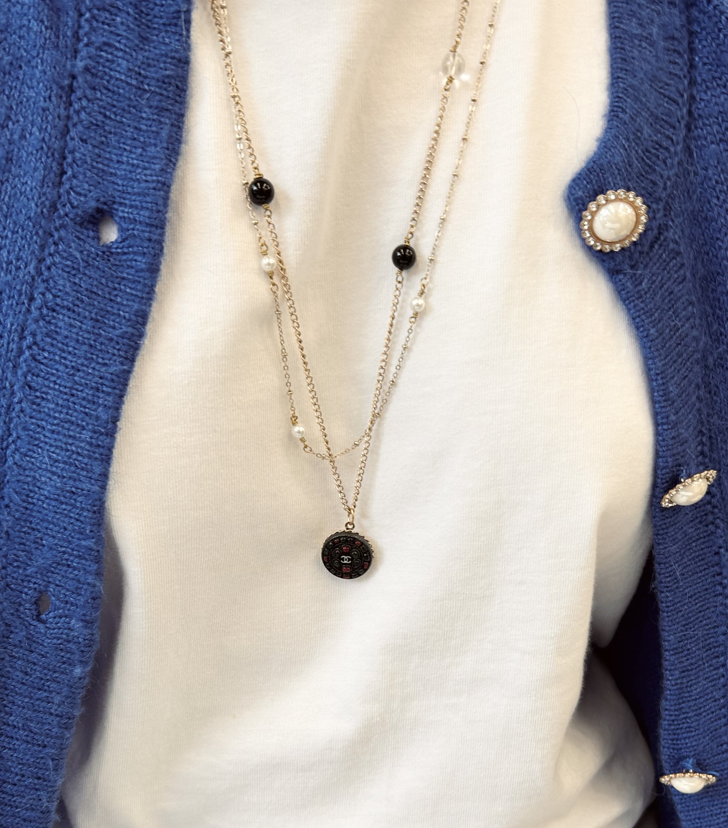 CHANEL button no.102