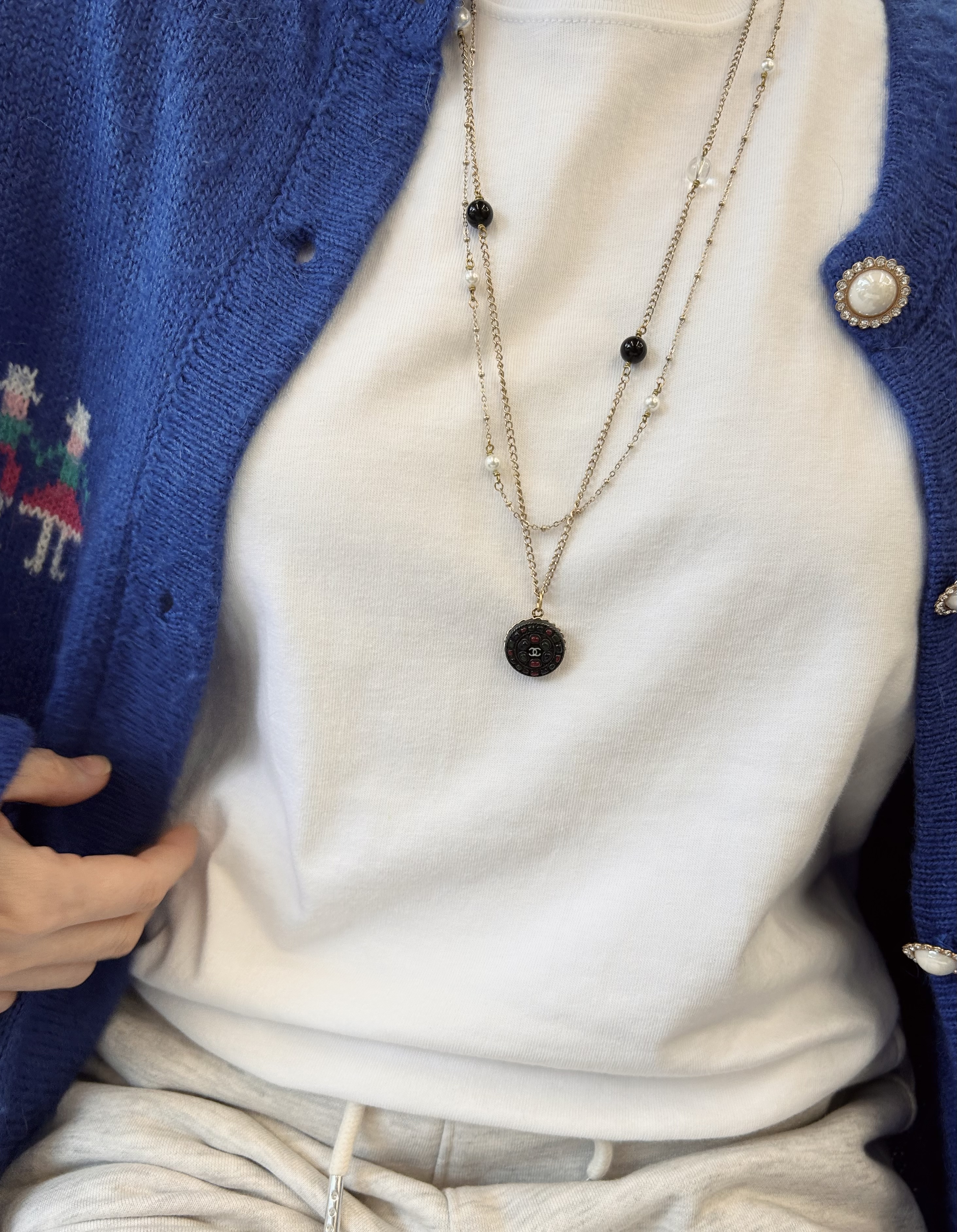 CHANEL button no.102