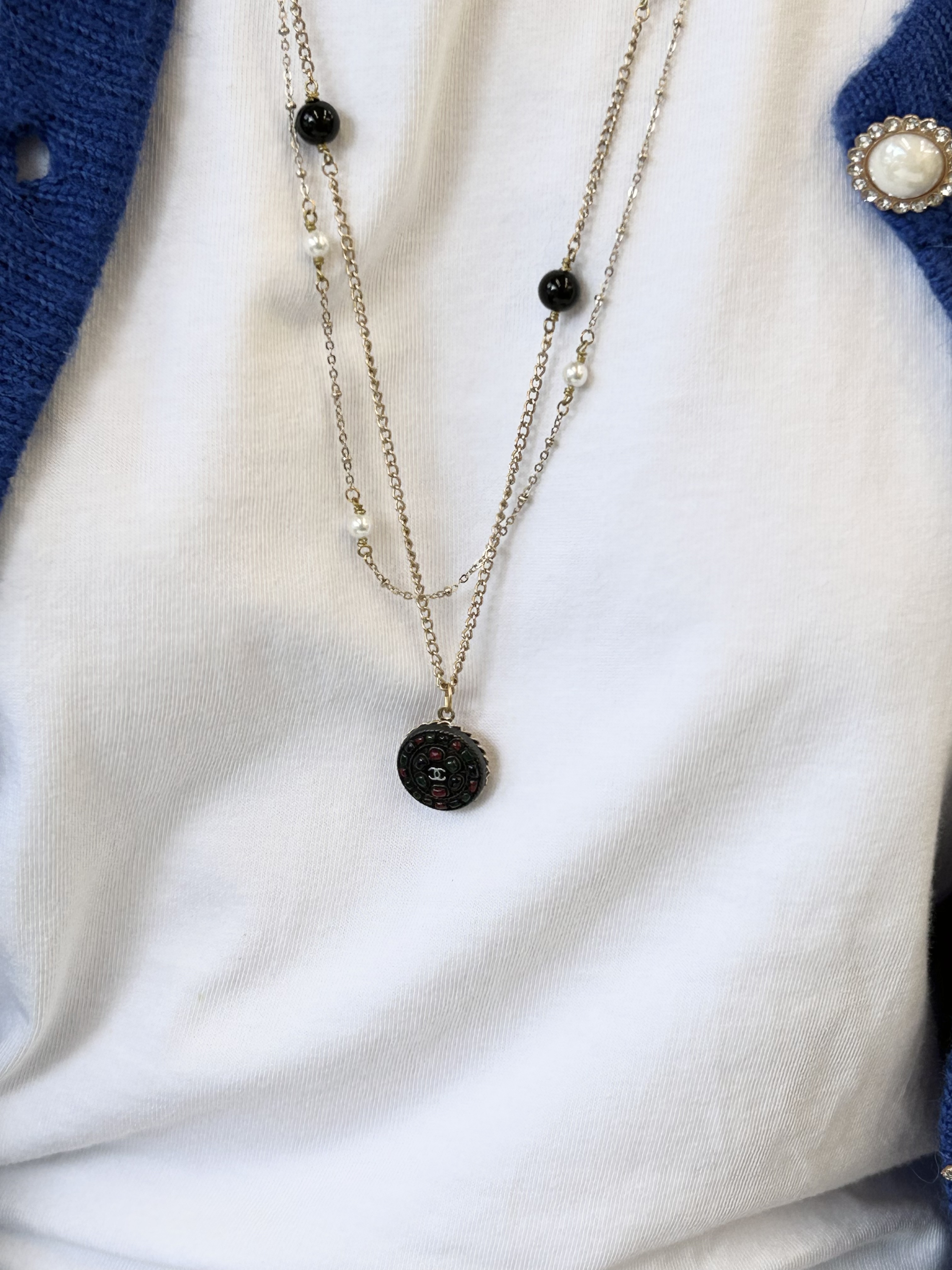 CHANEL button no.102