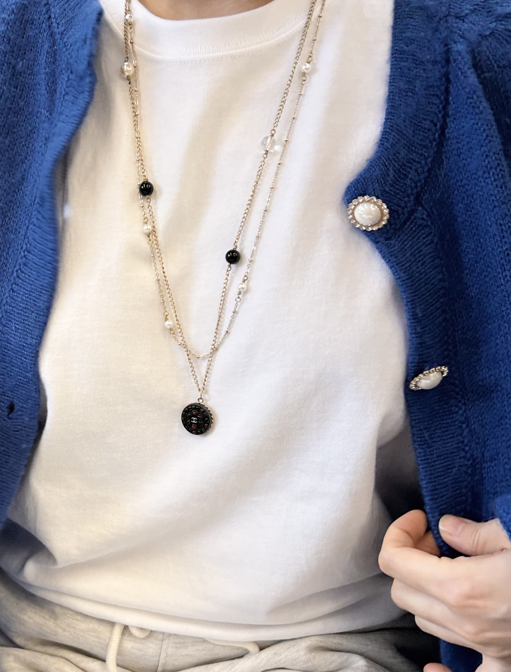 CHANEL button no.102