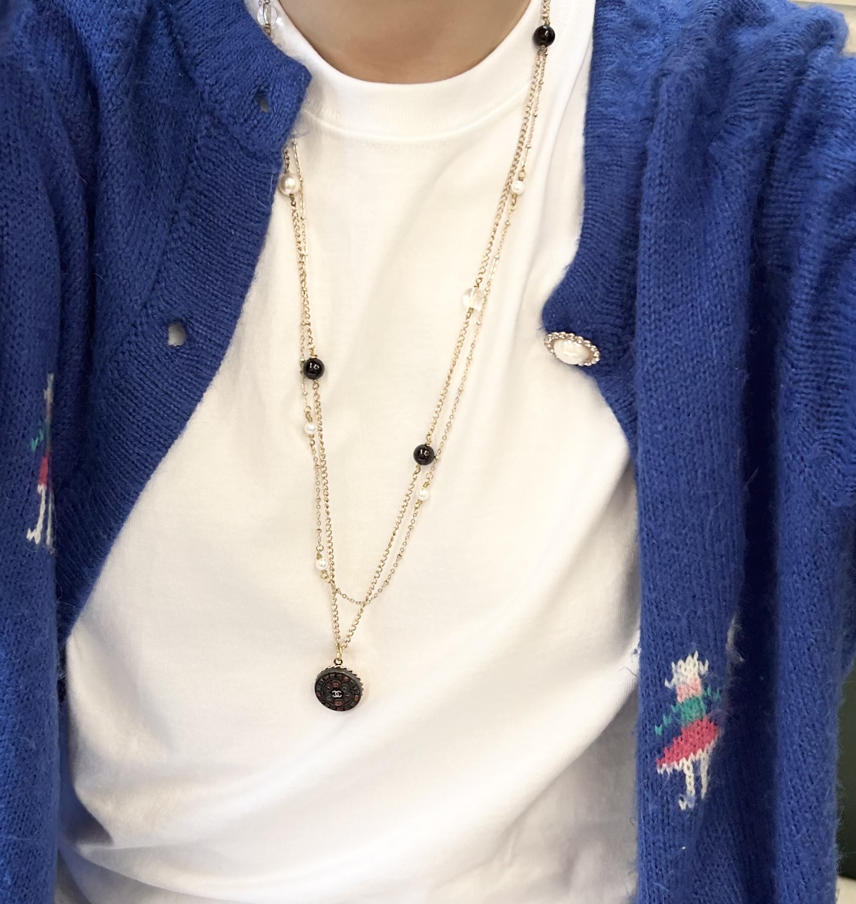 CHANEL button no.102