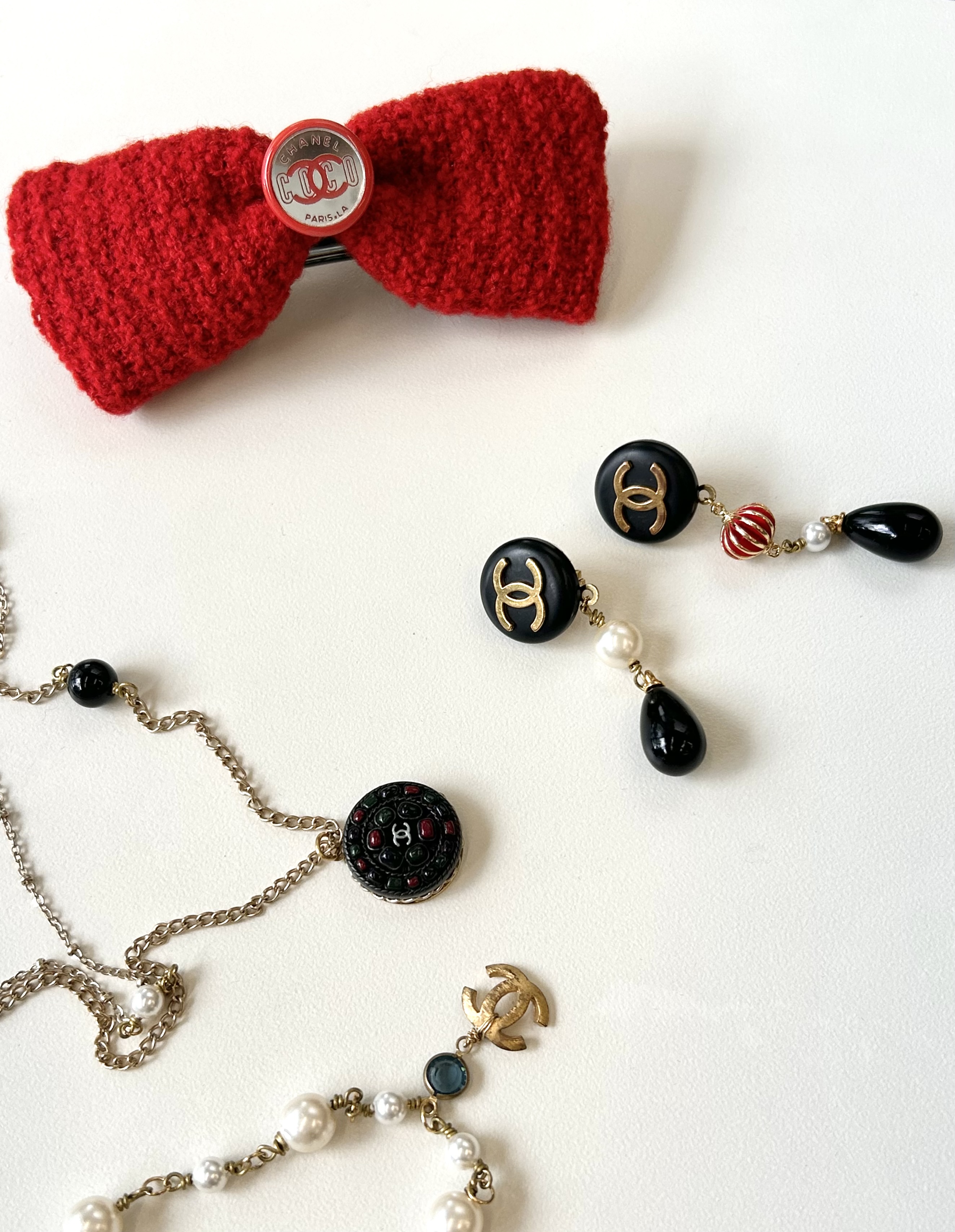 CHANEL button no.103