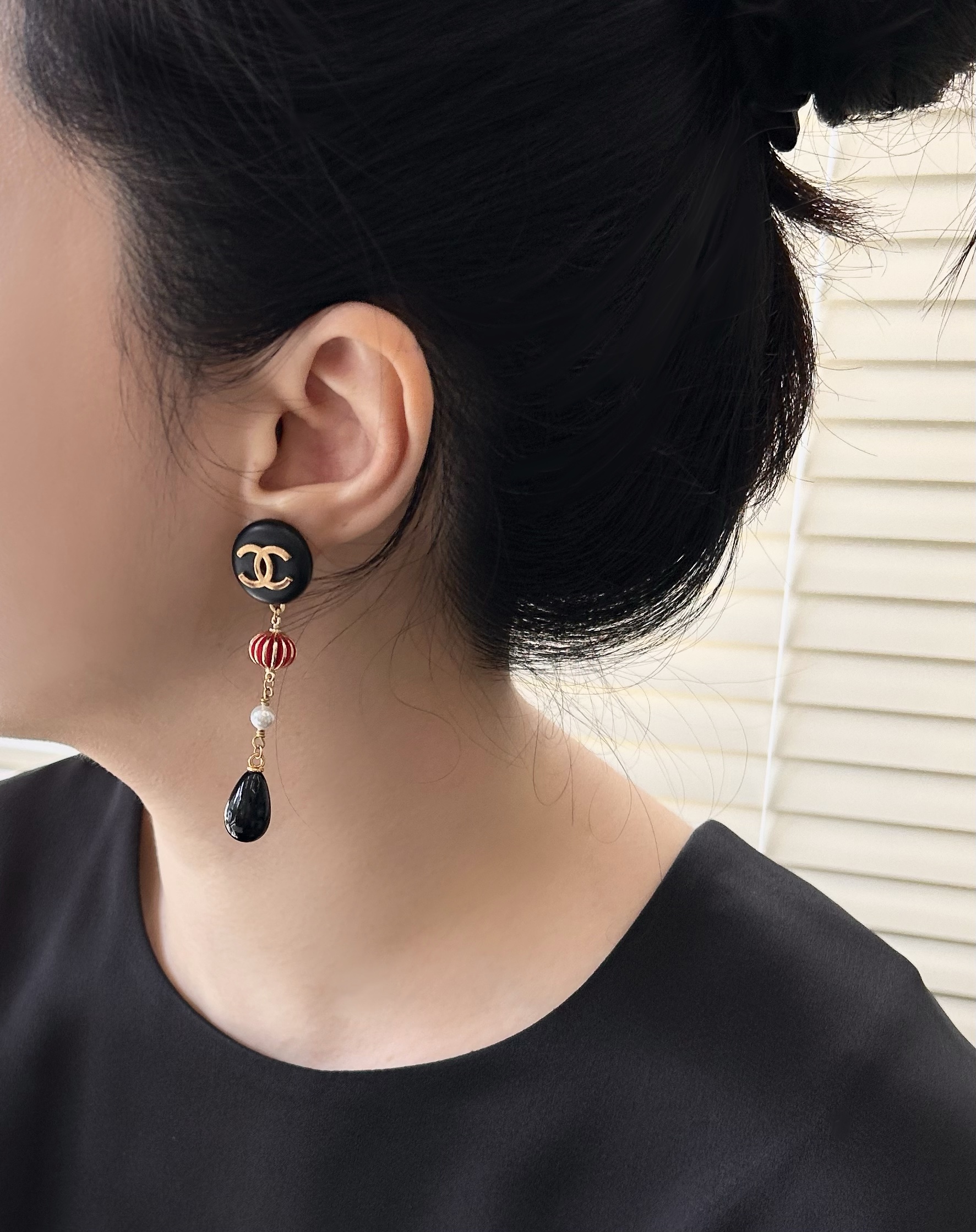 CHANEL button no.103
