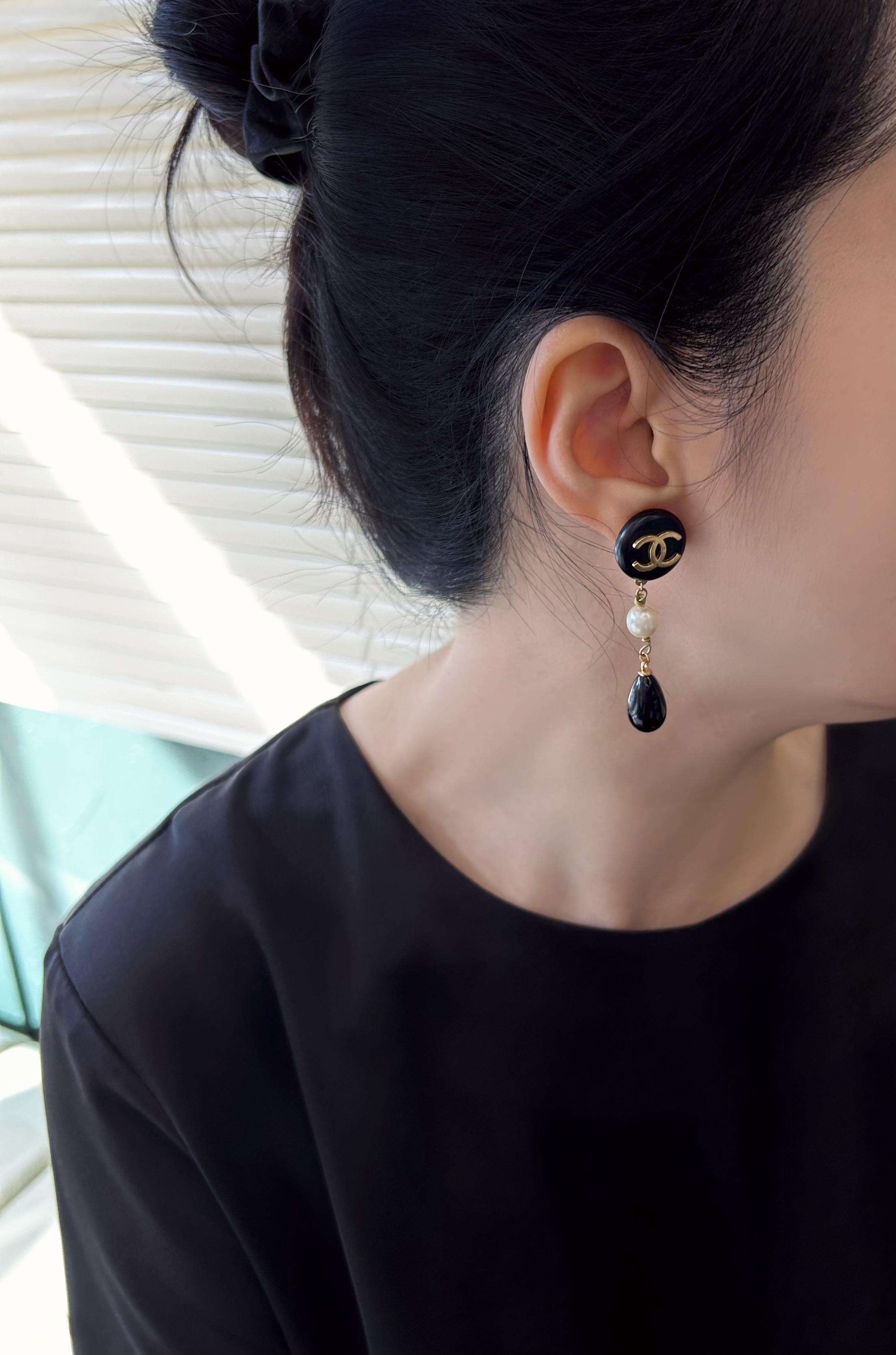 CHANEL button no.103