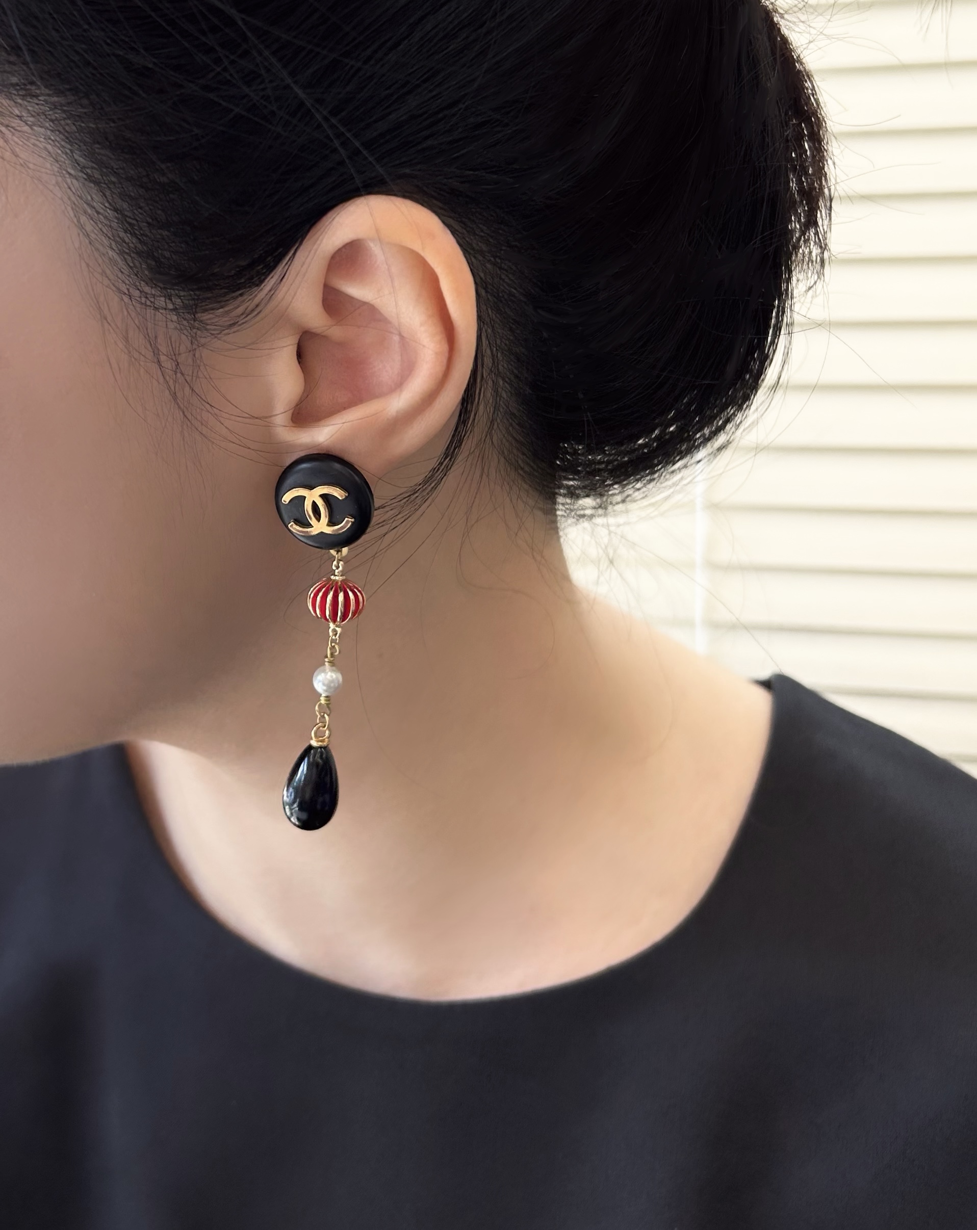 CHANEL button no.103
