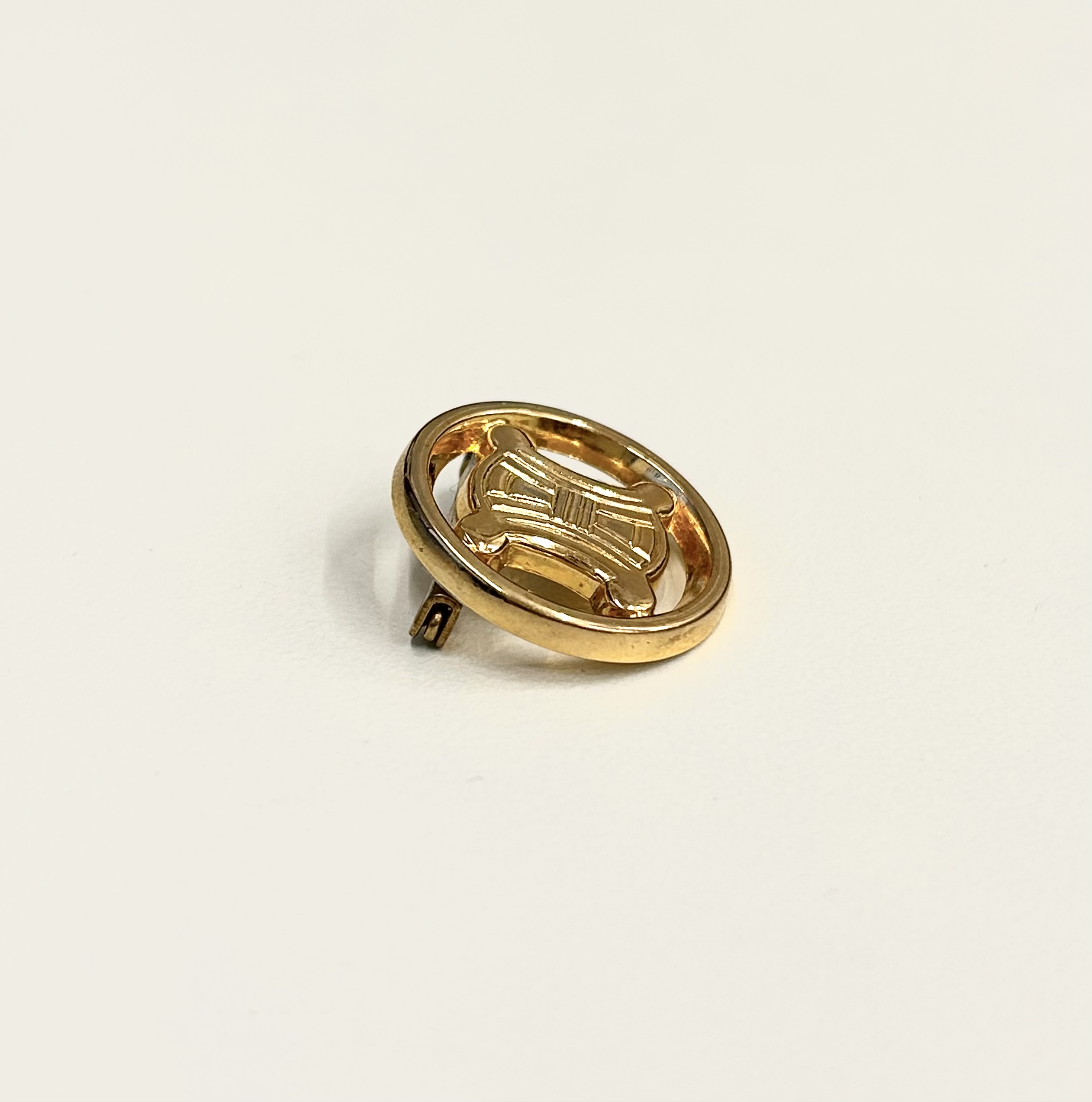 CELINE triomphe button no.105