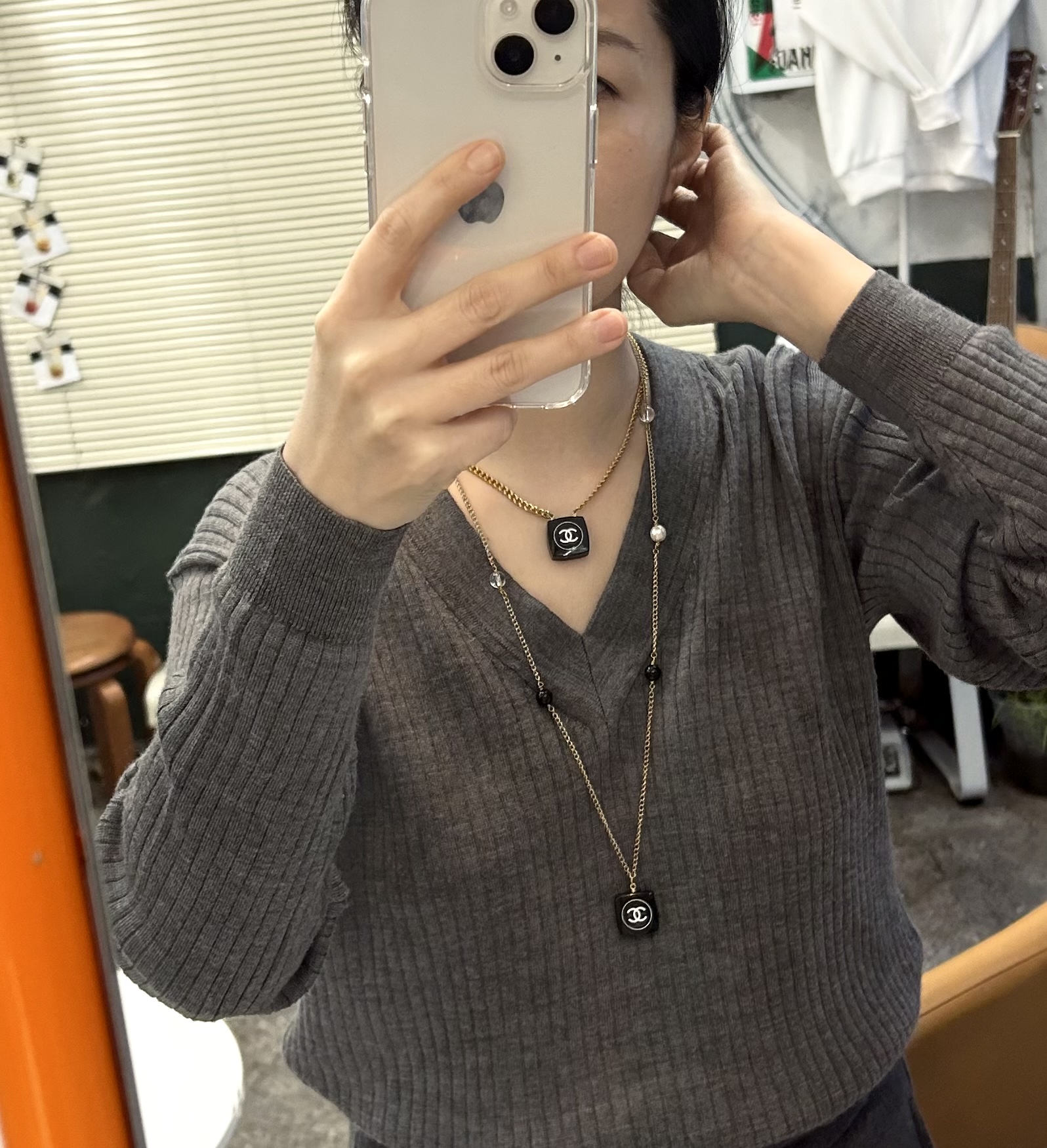 CHANEL cosmetic pendant pearl necklace