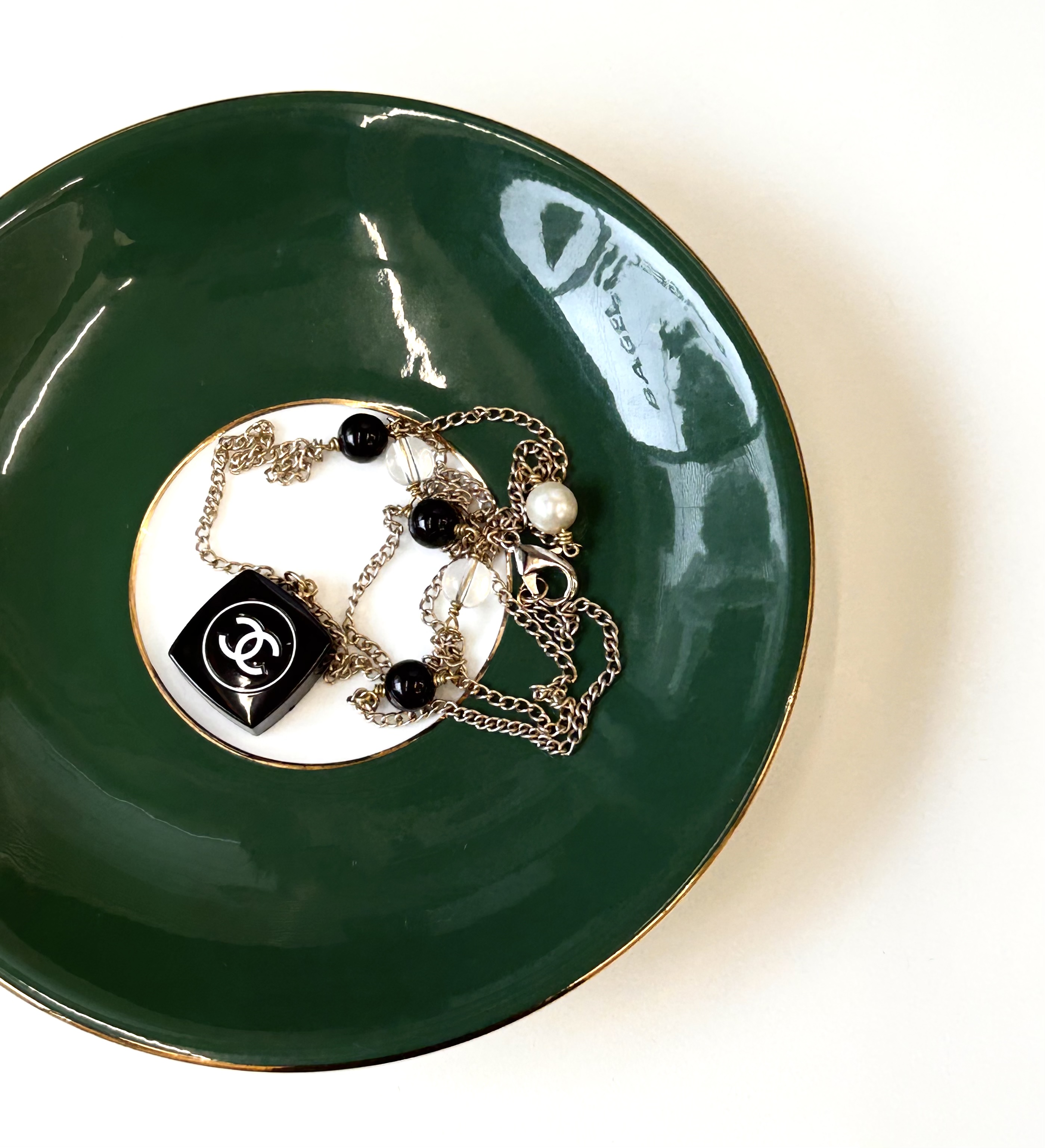 CHANEL cosmetic pendant pearl necklace