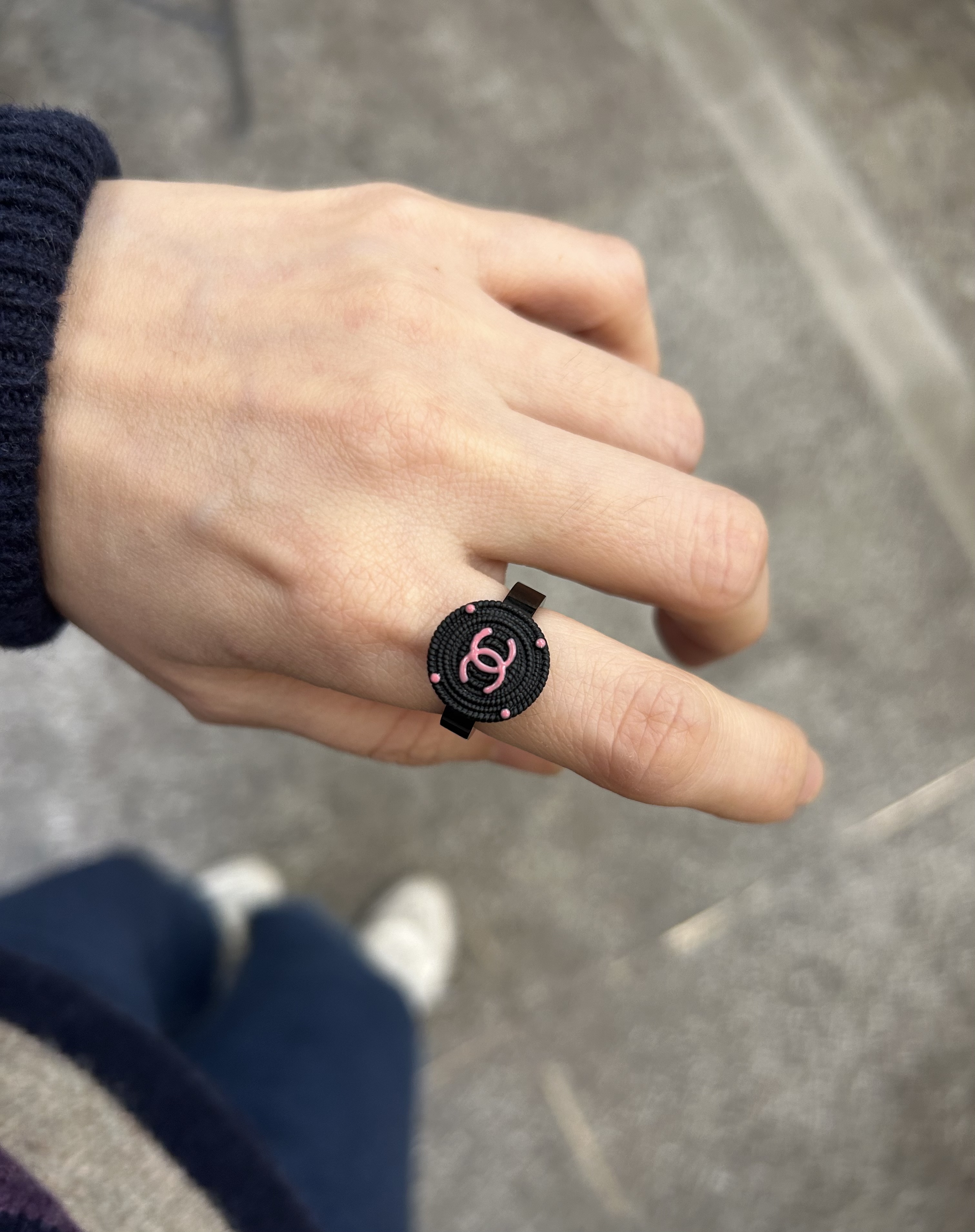 CHANEL button no.106