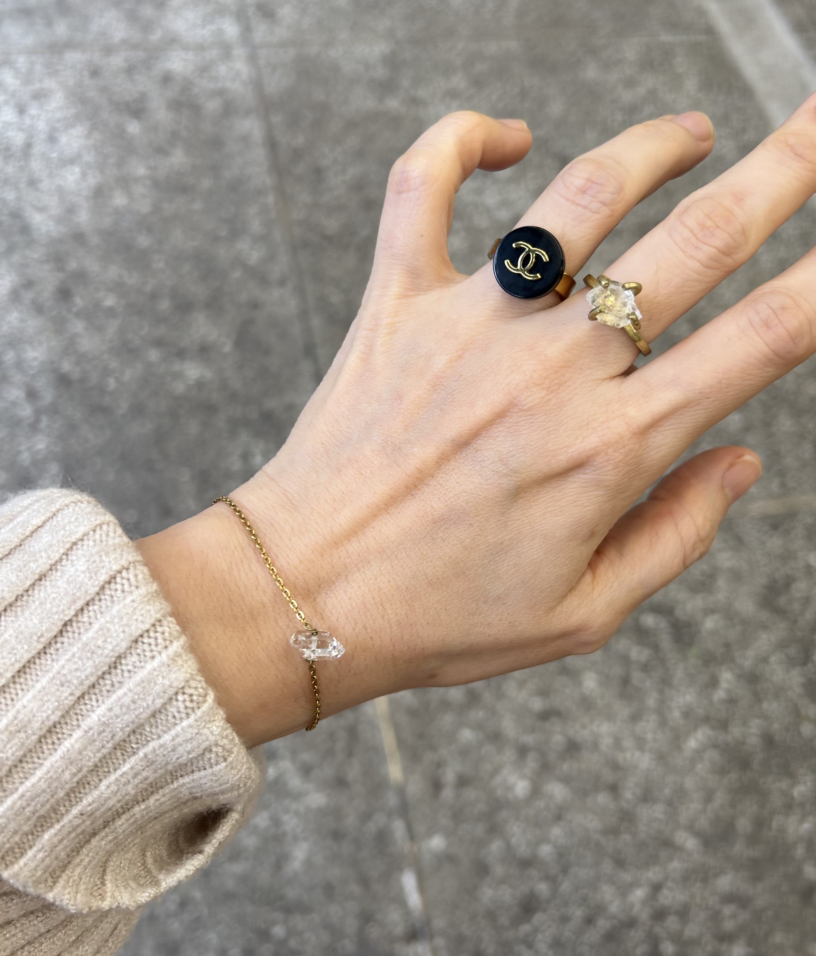 CHANEL button no.107