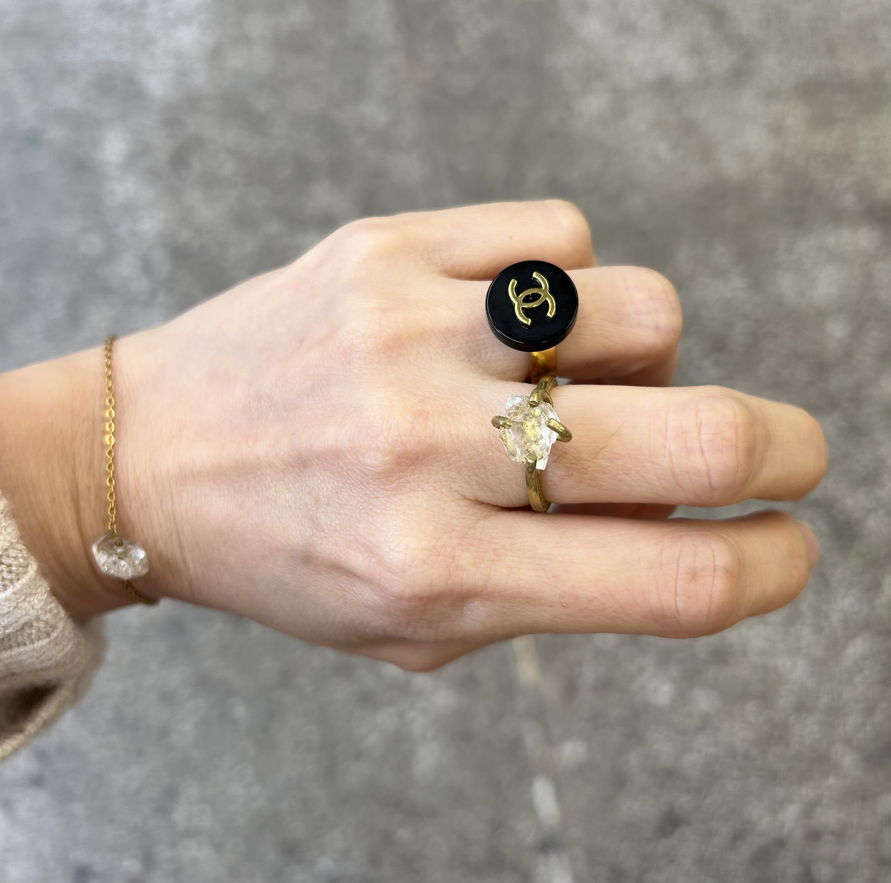 CHANEL button no.107