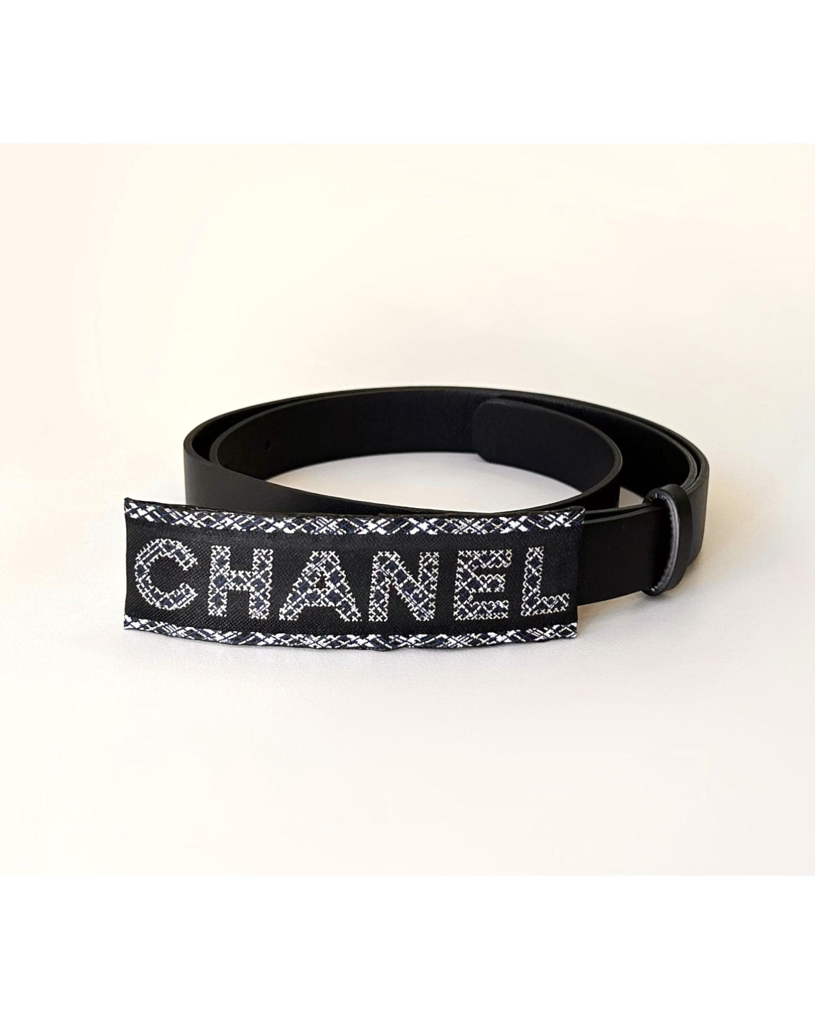 CHANEL navy tweed pattern Initial leather belt