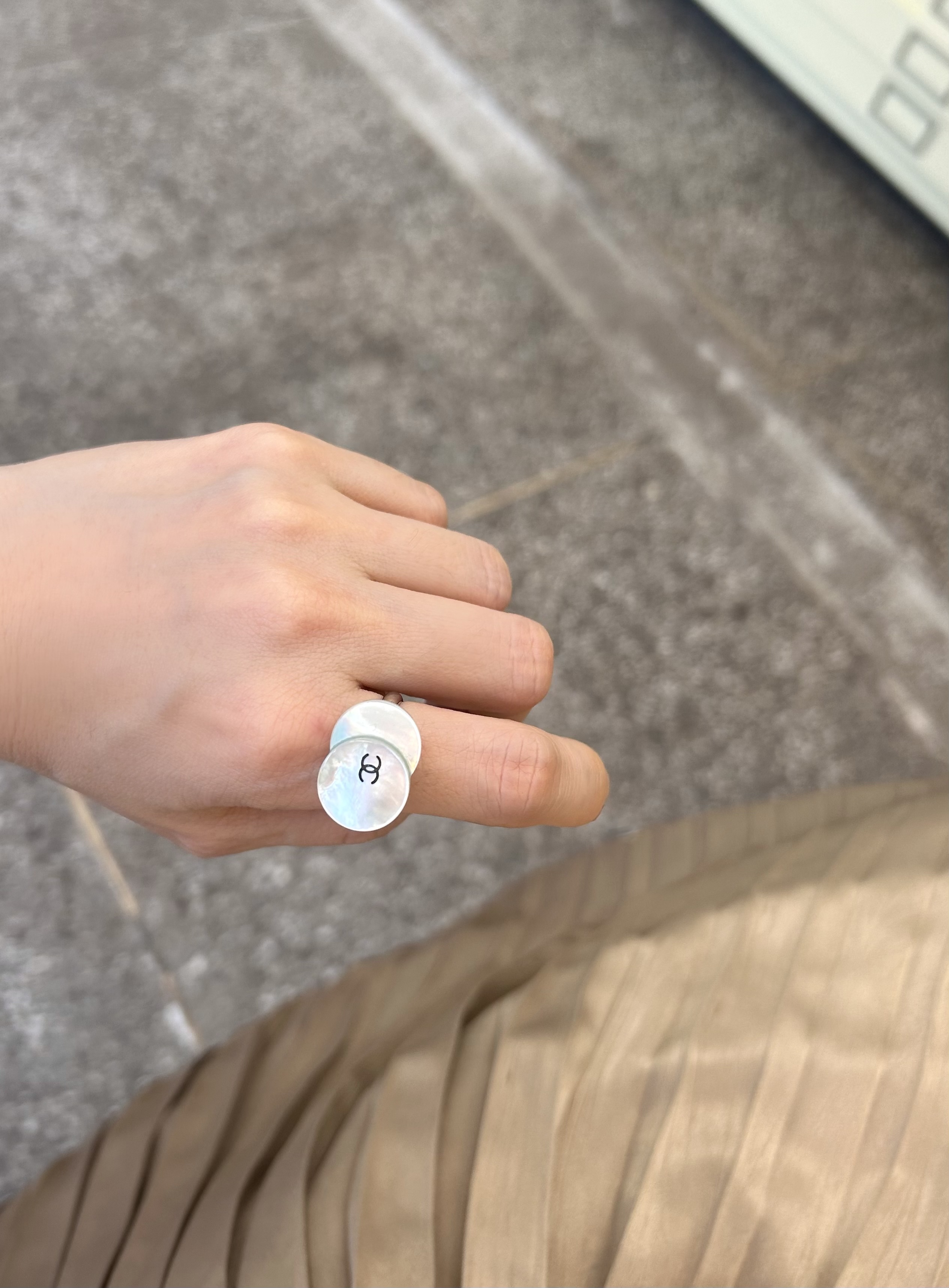 CHANEL button no.109