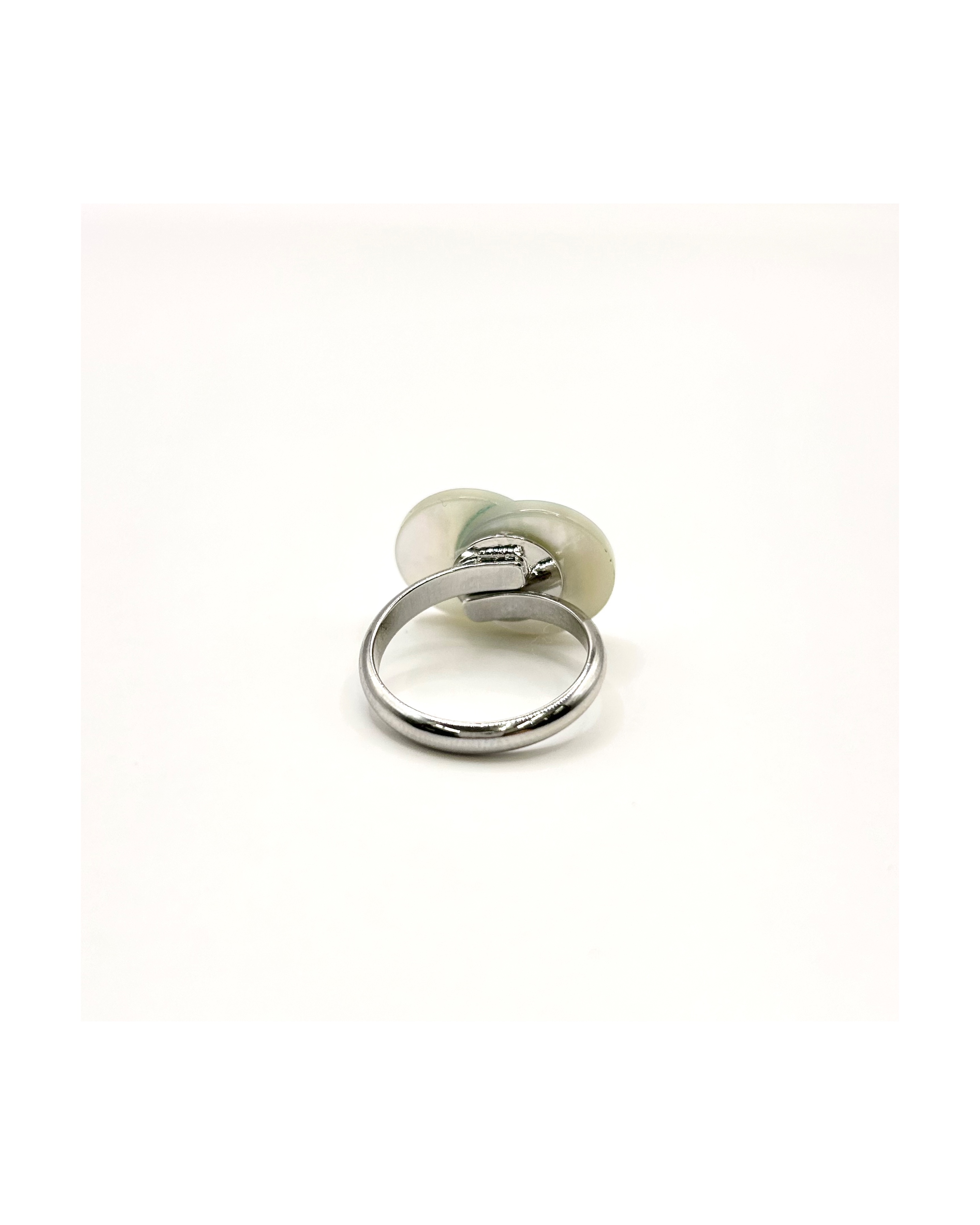 CHANEL button no.109