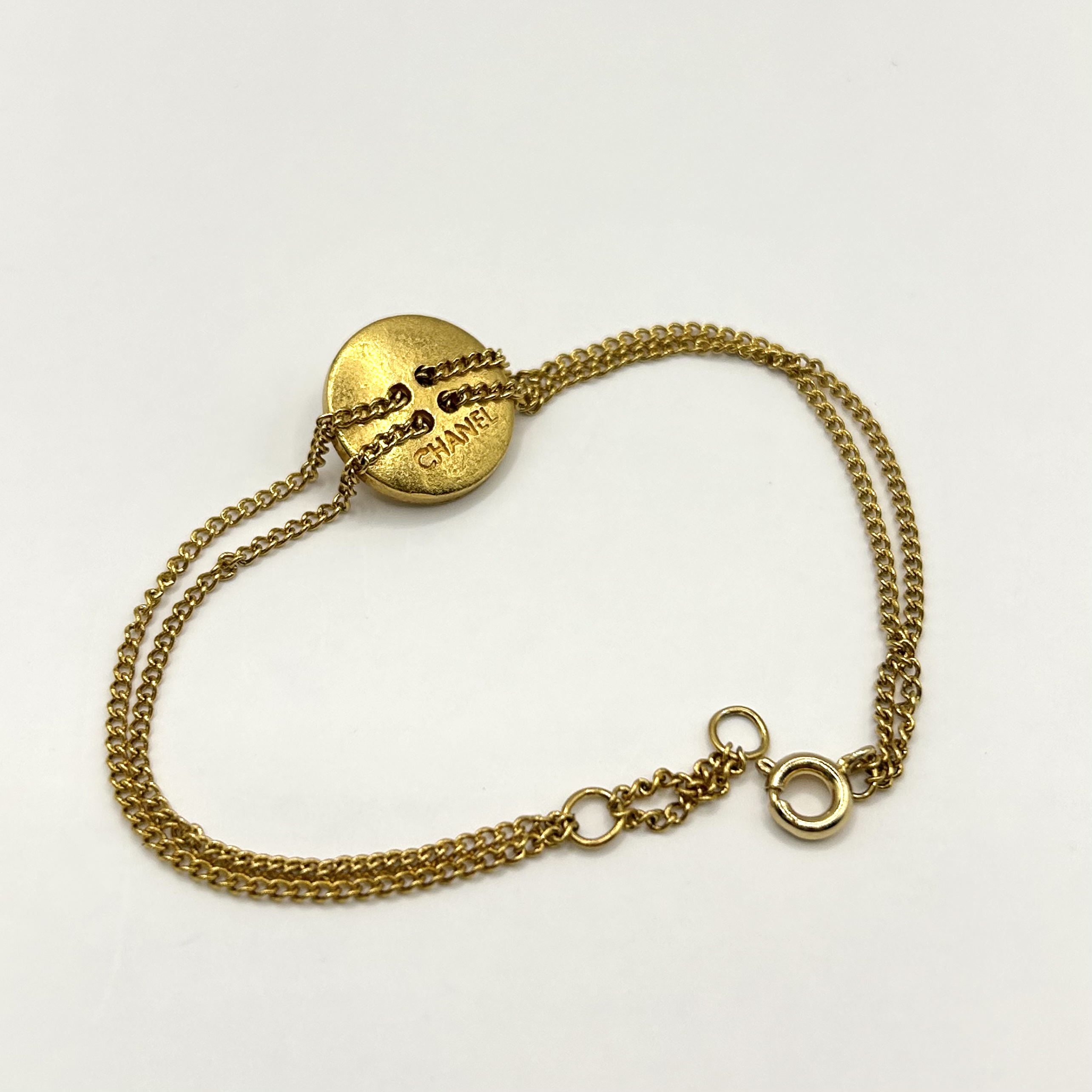 CHANEL button no.110