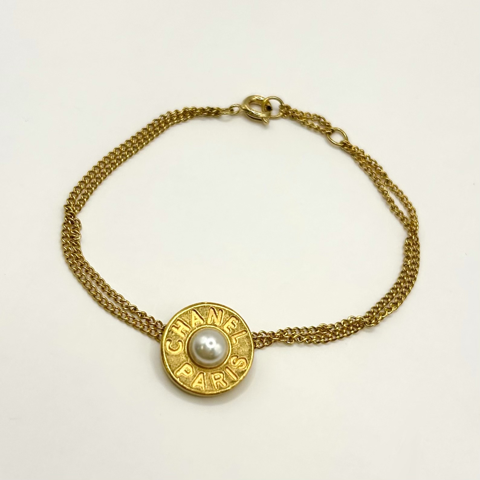 CHANEL button no.110