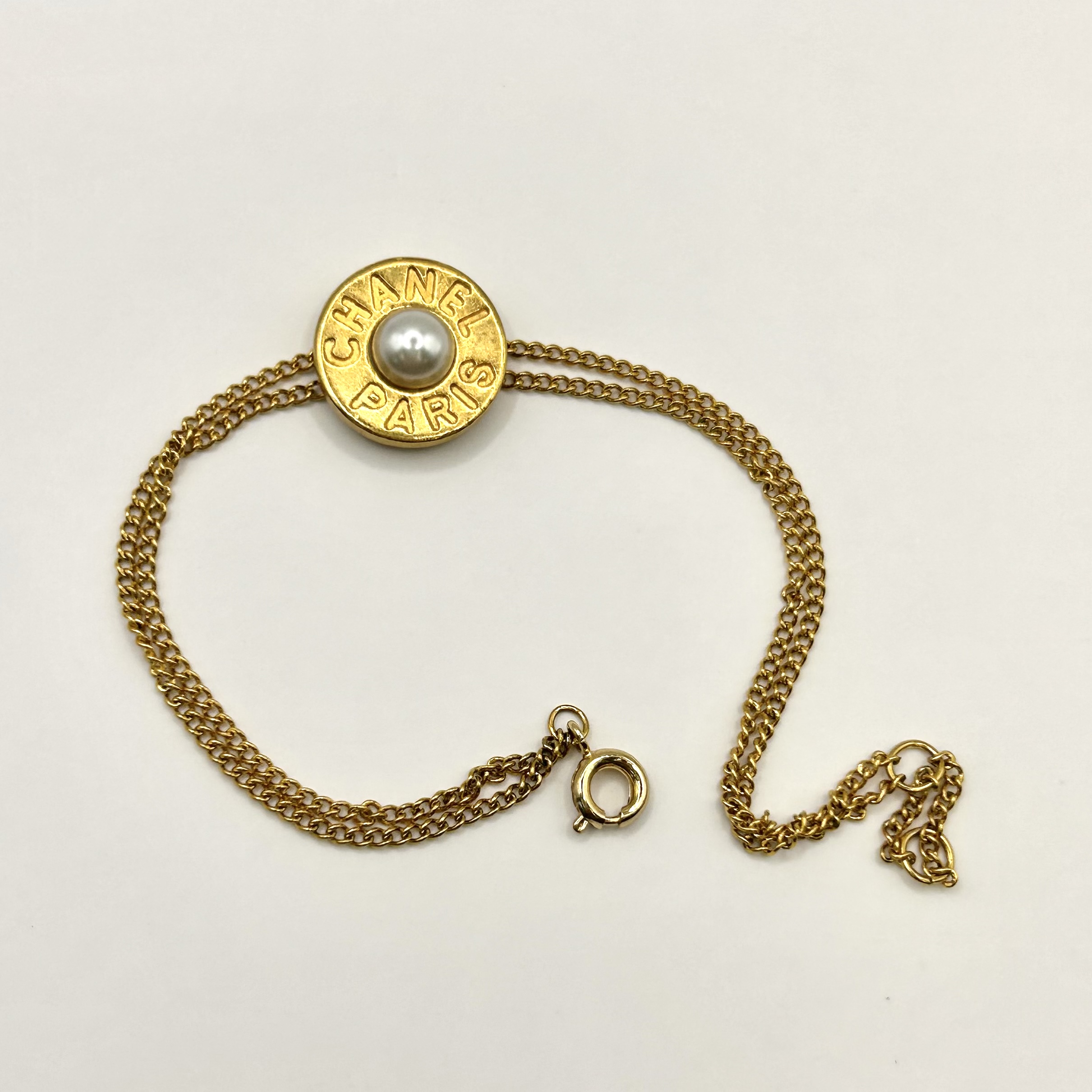 CHANEL button no.110