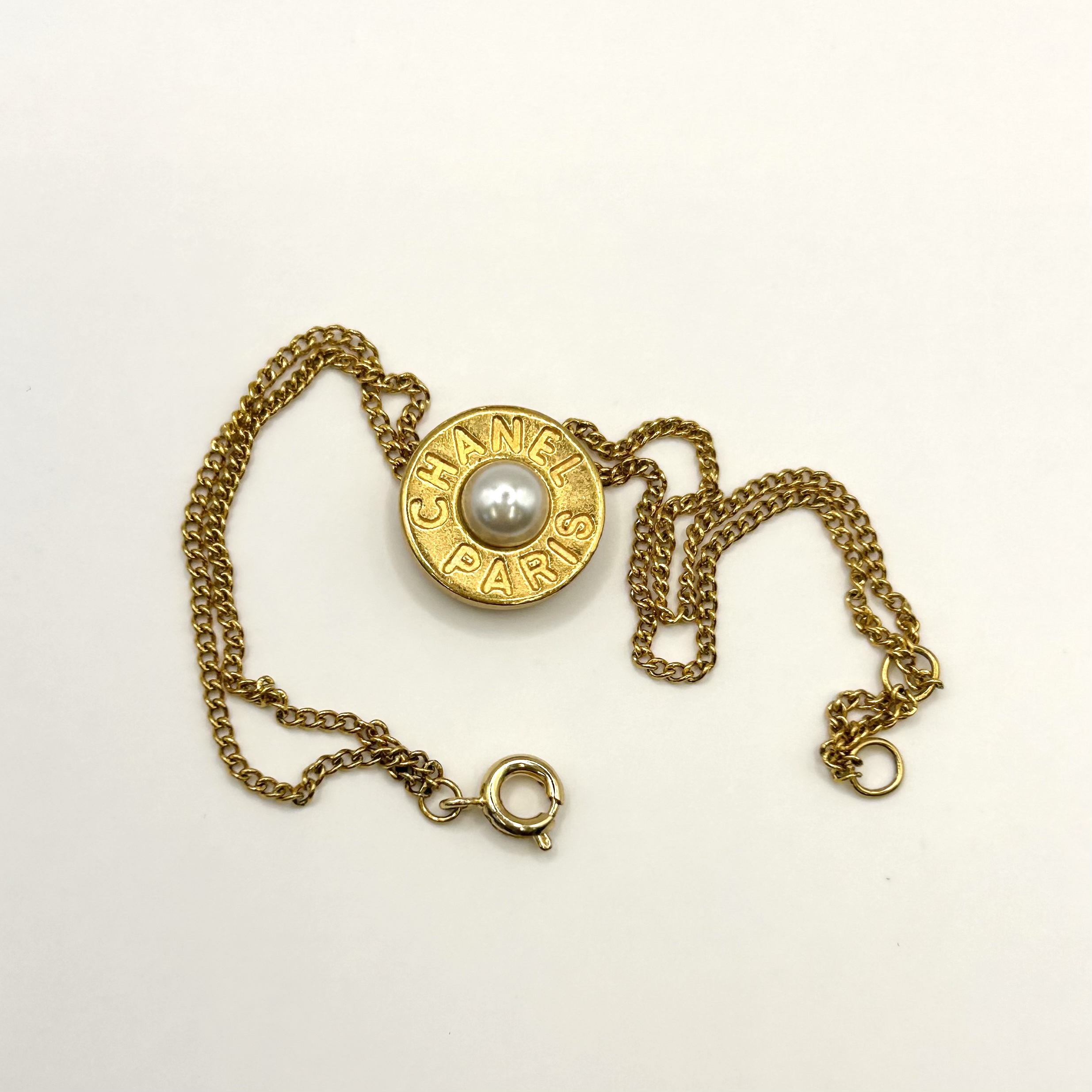 CHANEL button no.110