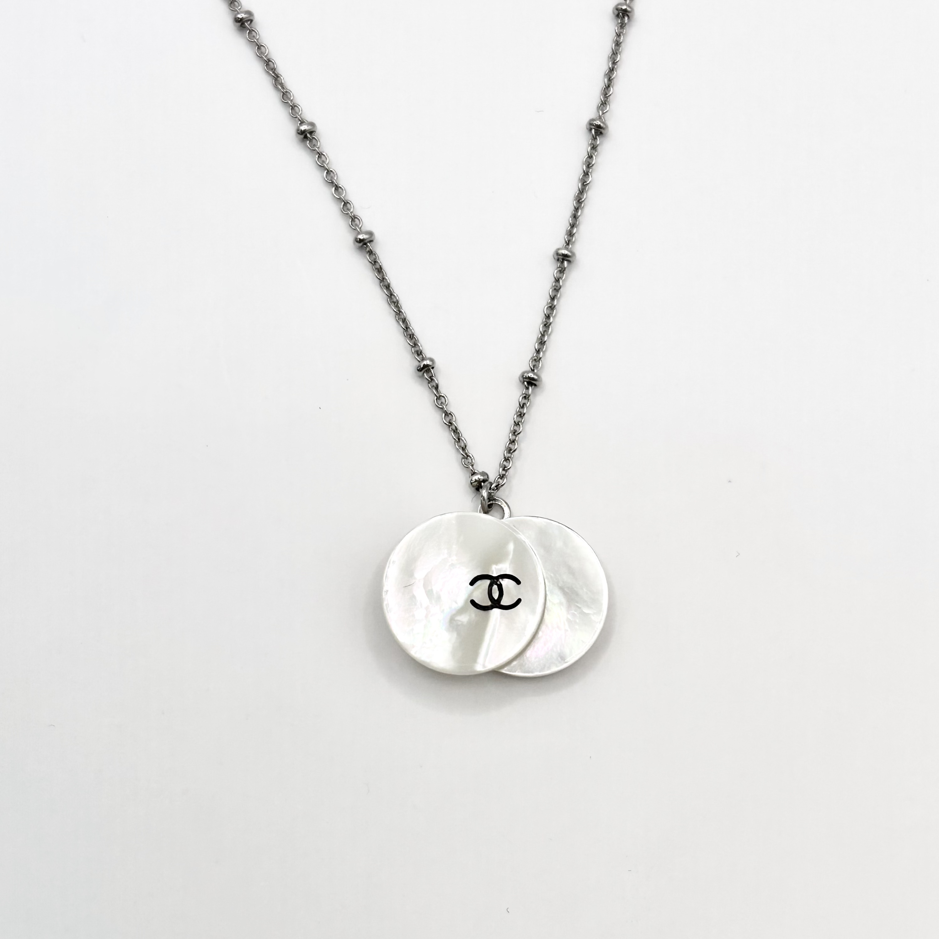 CHANEL button no.111