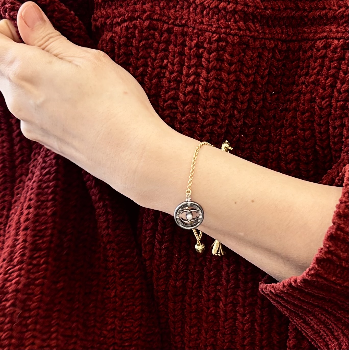 CHANEL button no.112