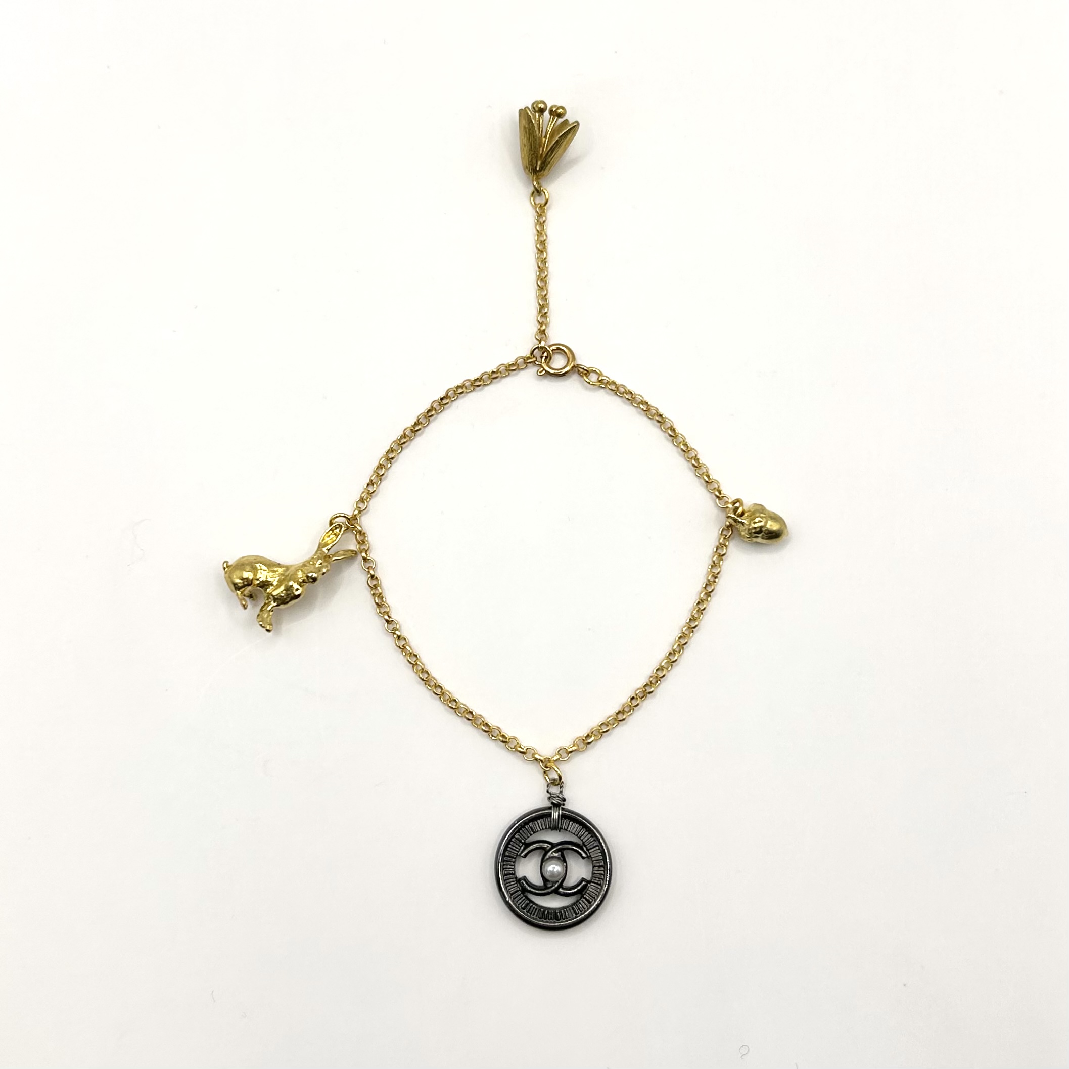 CHANEL button no.112