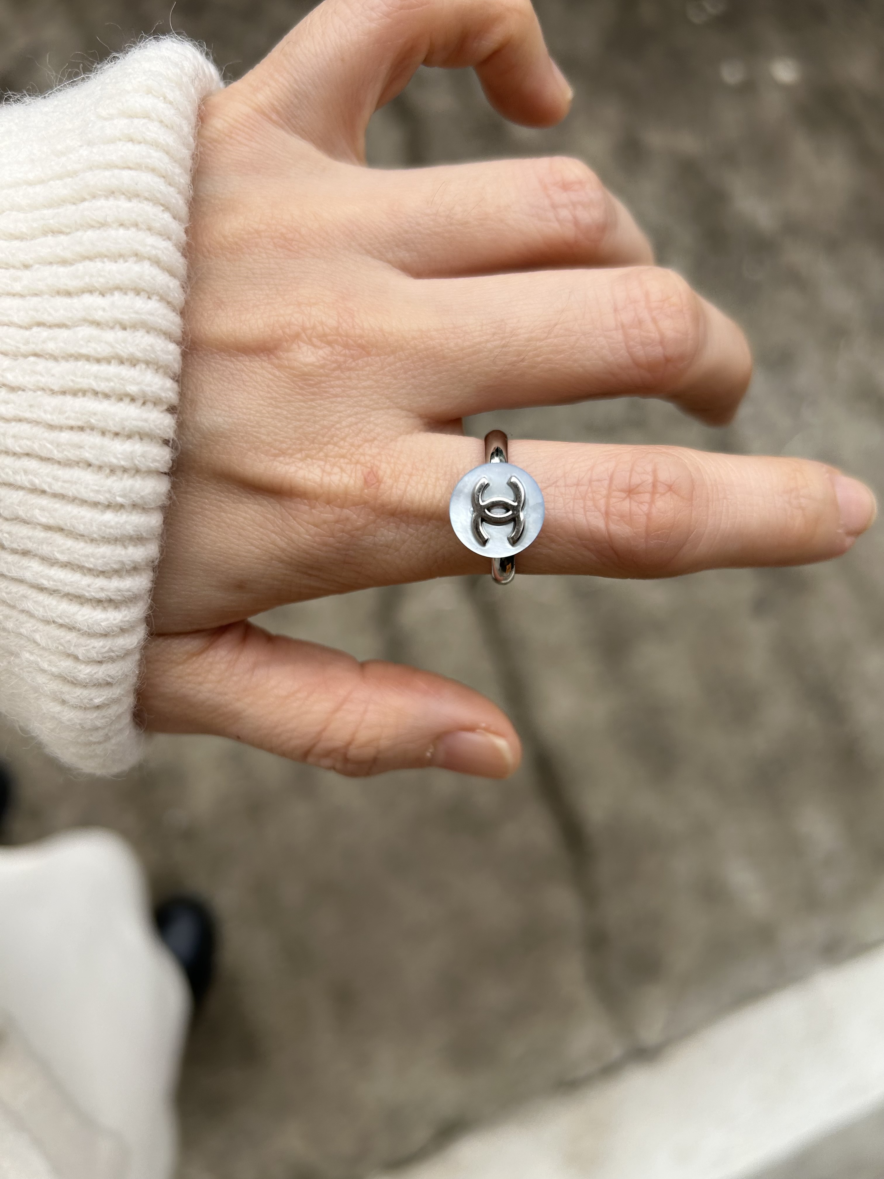 CHANEL button no.113