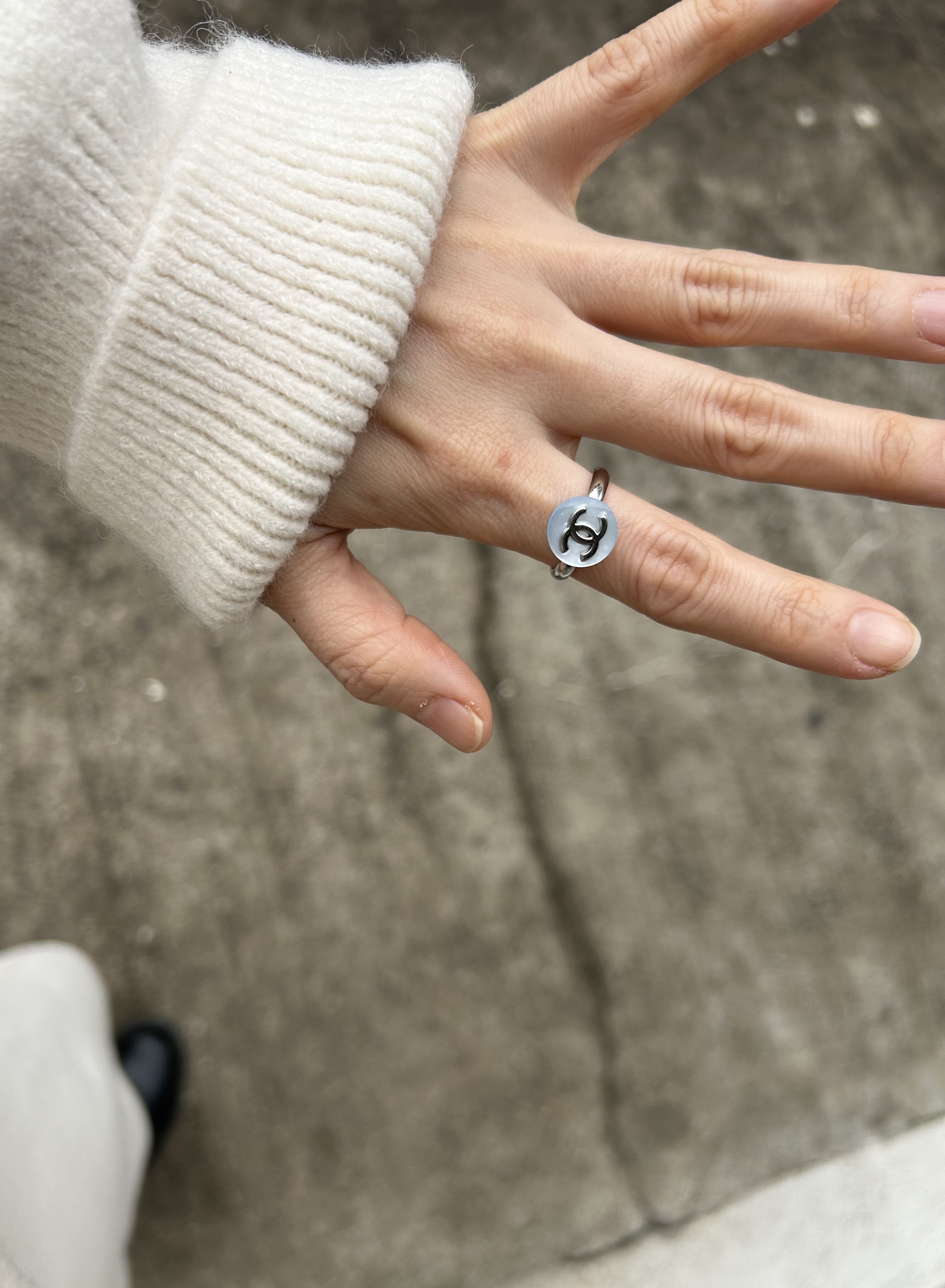 CHANEL button no.113