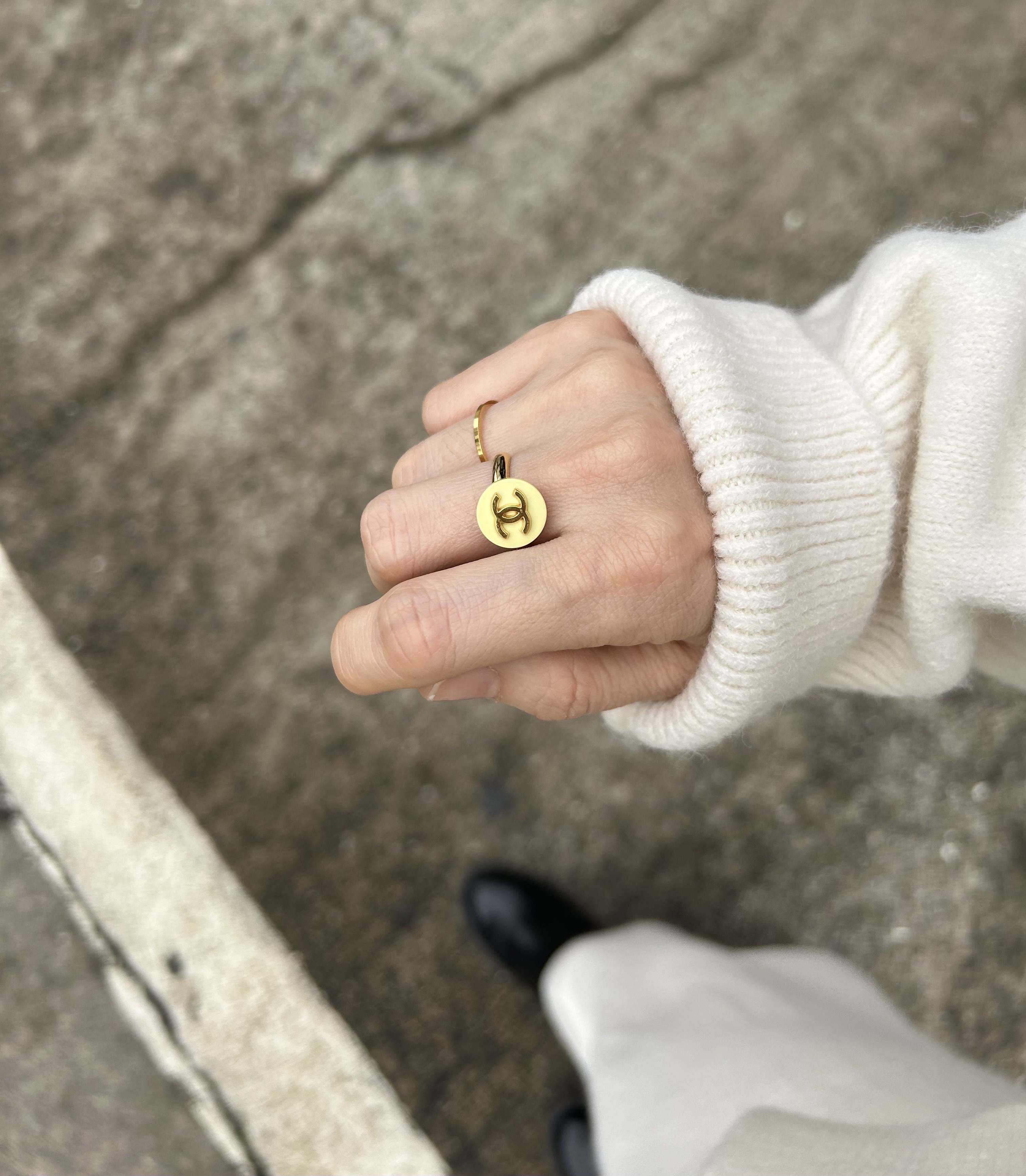 CHANEL button no.113
