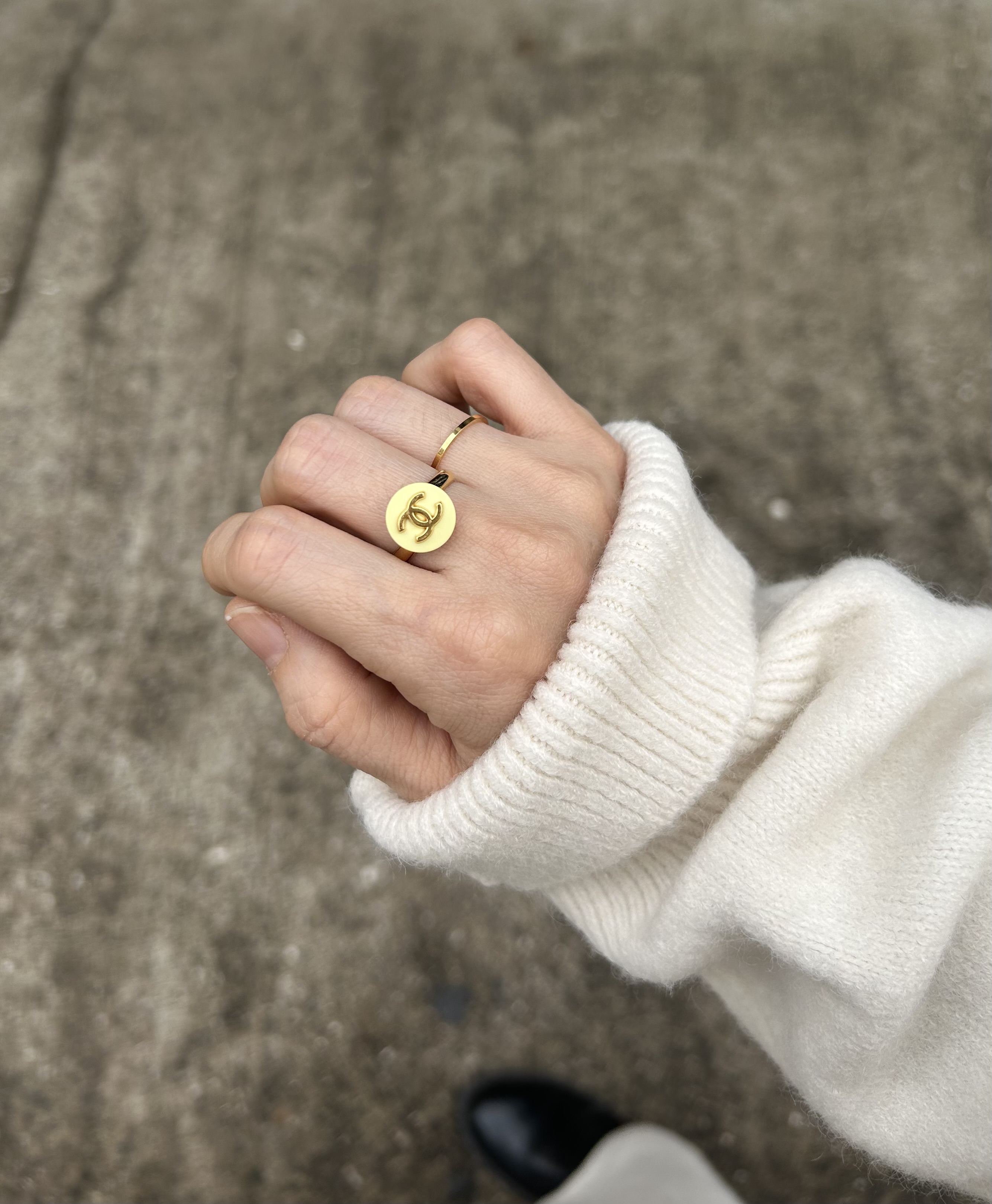 CHANEL button no.113