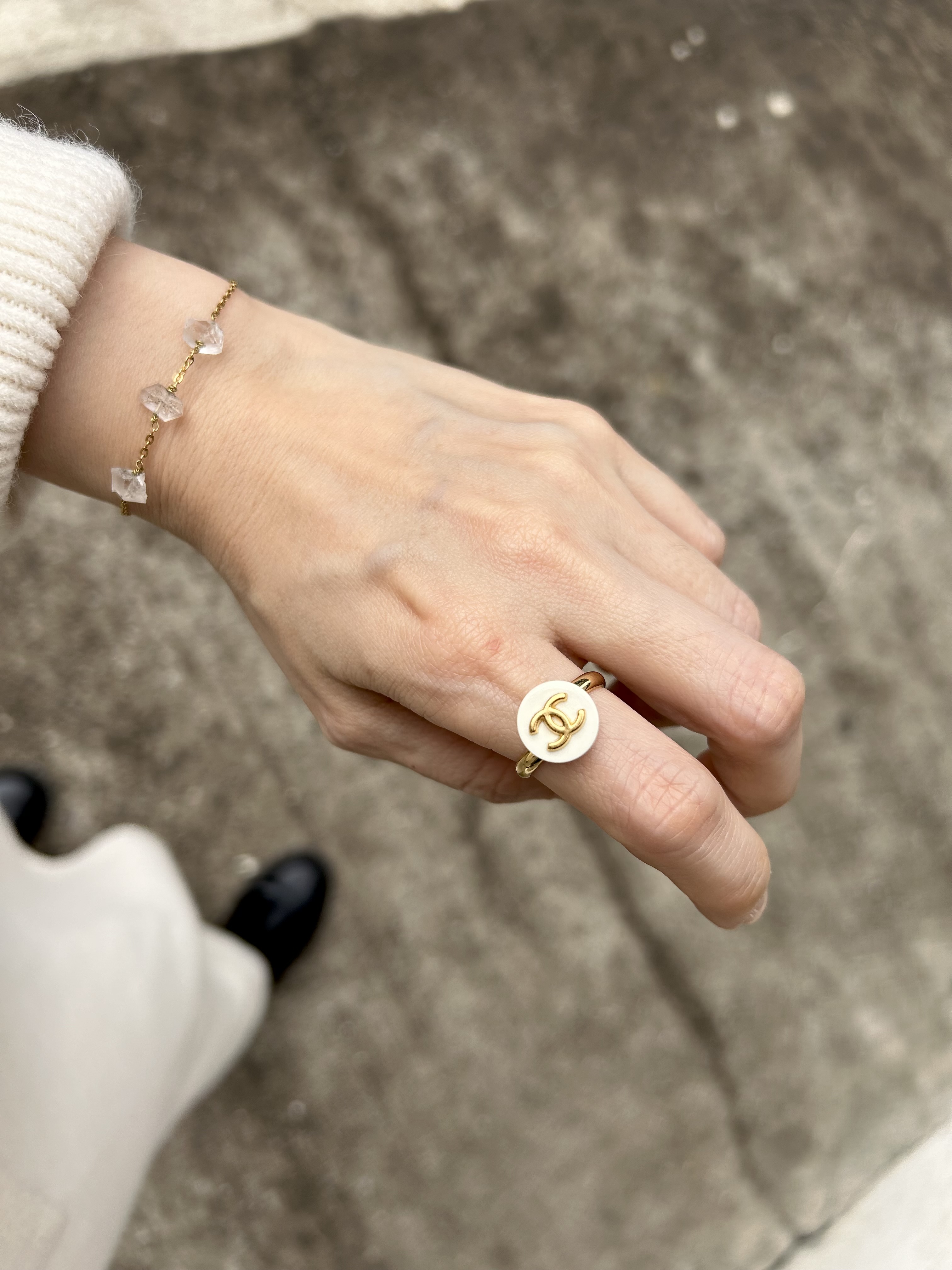 CHANEL button no.113