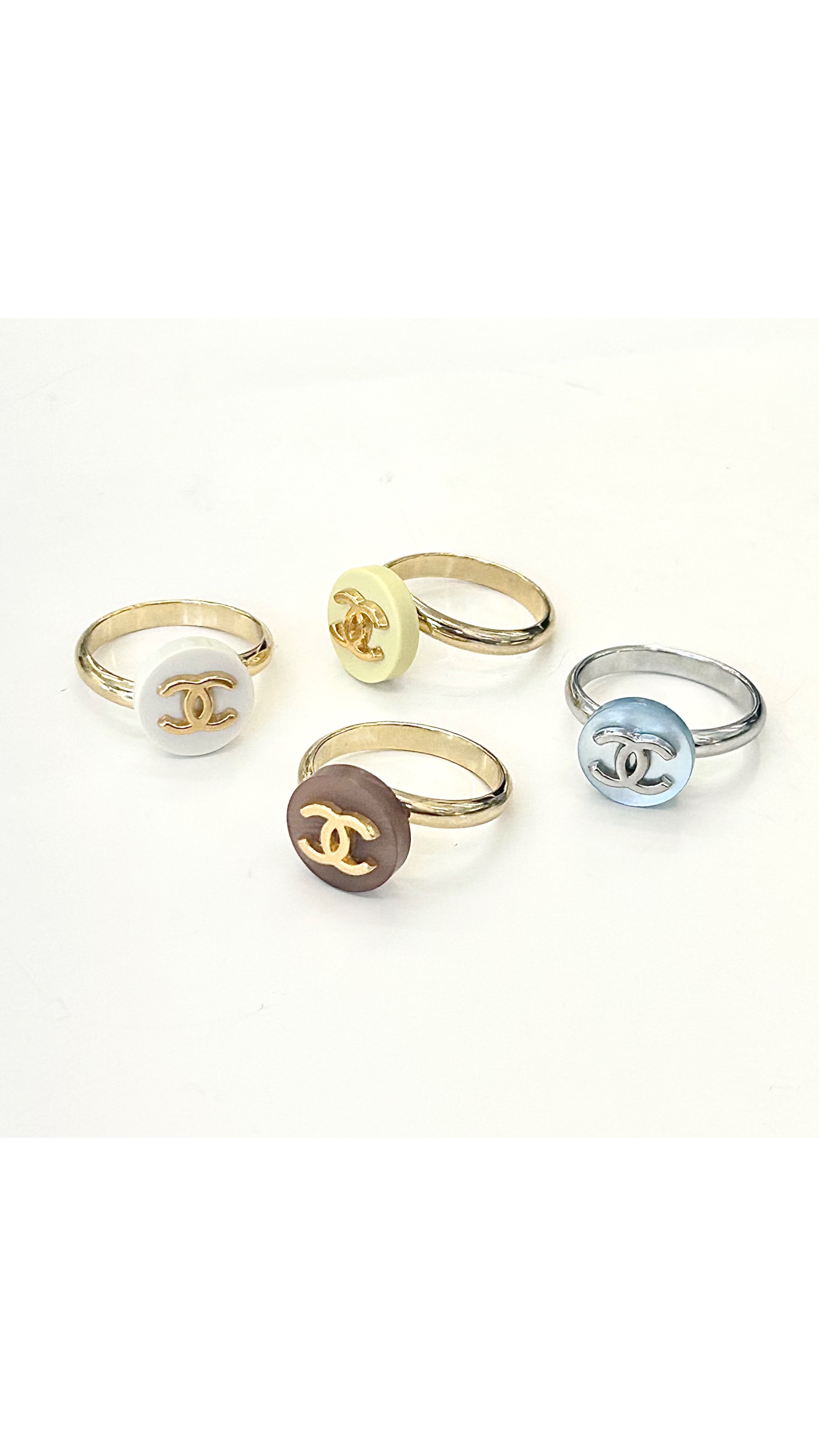 CHANEL button no.113