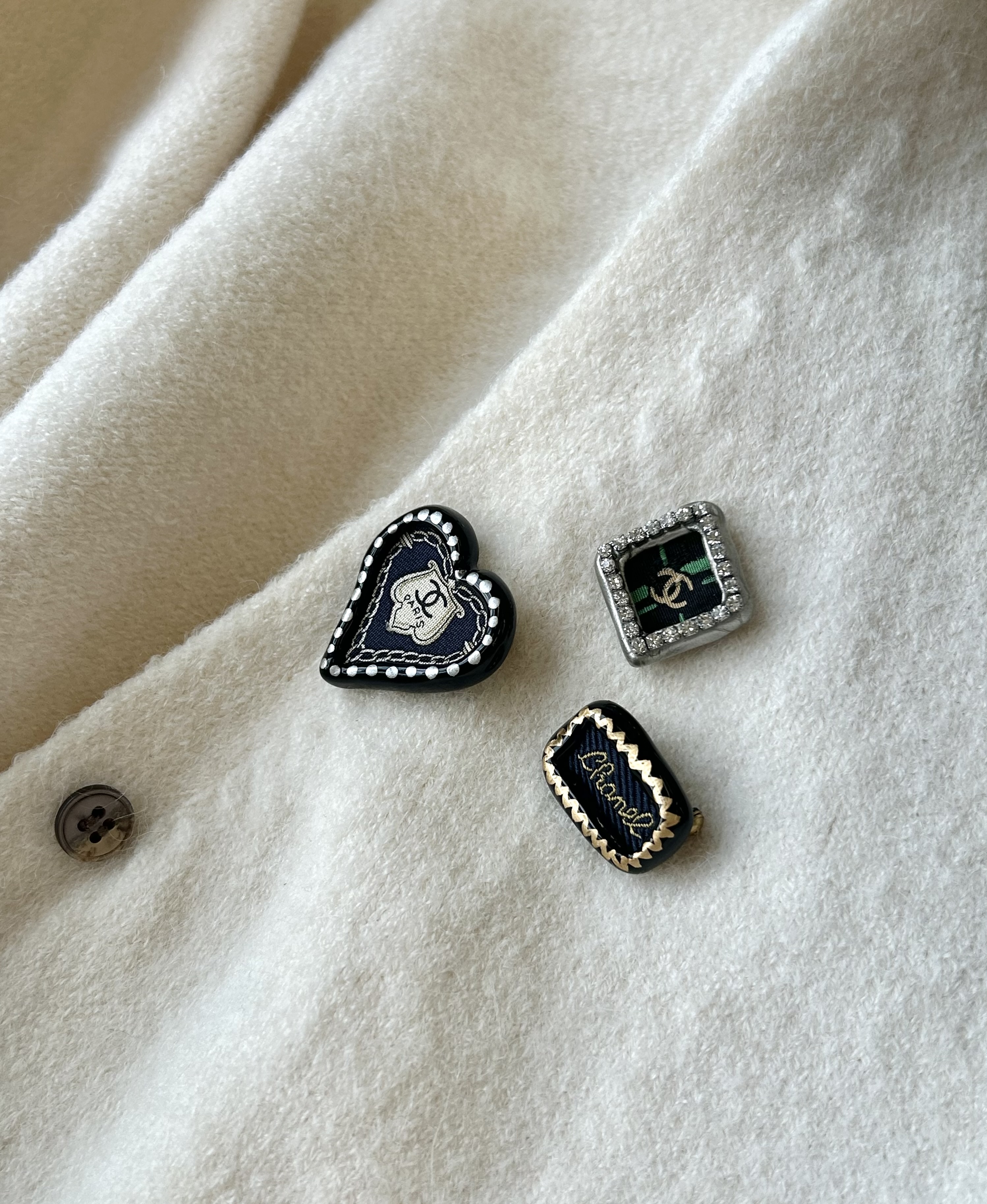 CHANEL heart dot silk brooch no.58