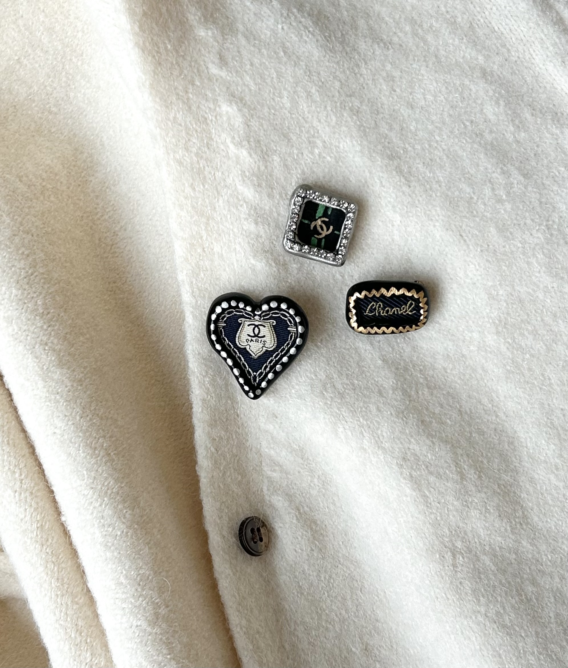 CHANEL heart dot silk brooch no.58