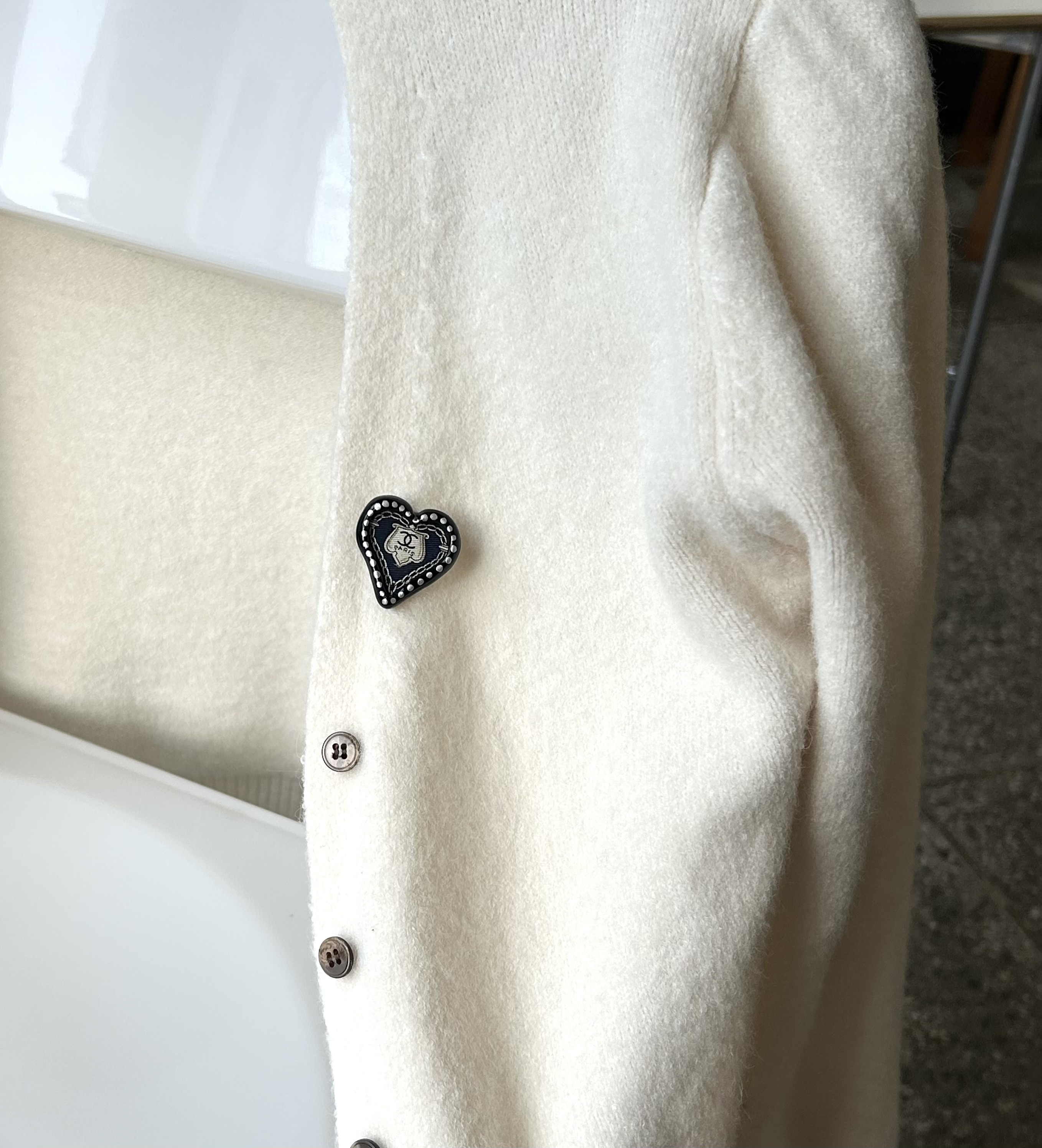 CHANEL heart dot silk brooch no.58