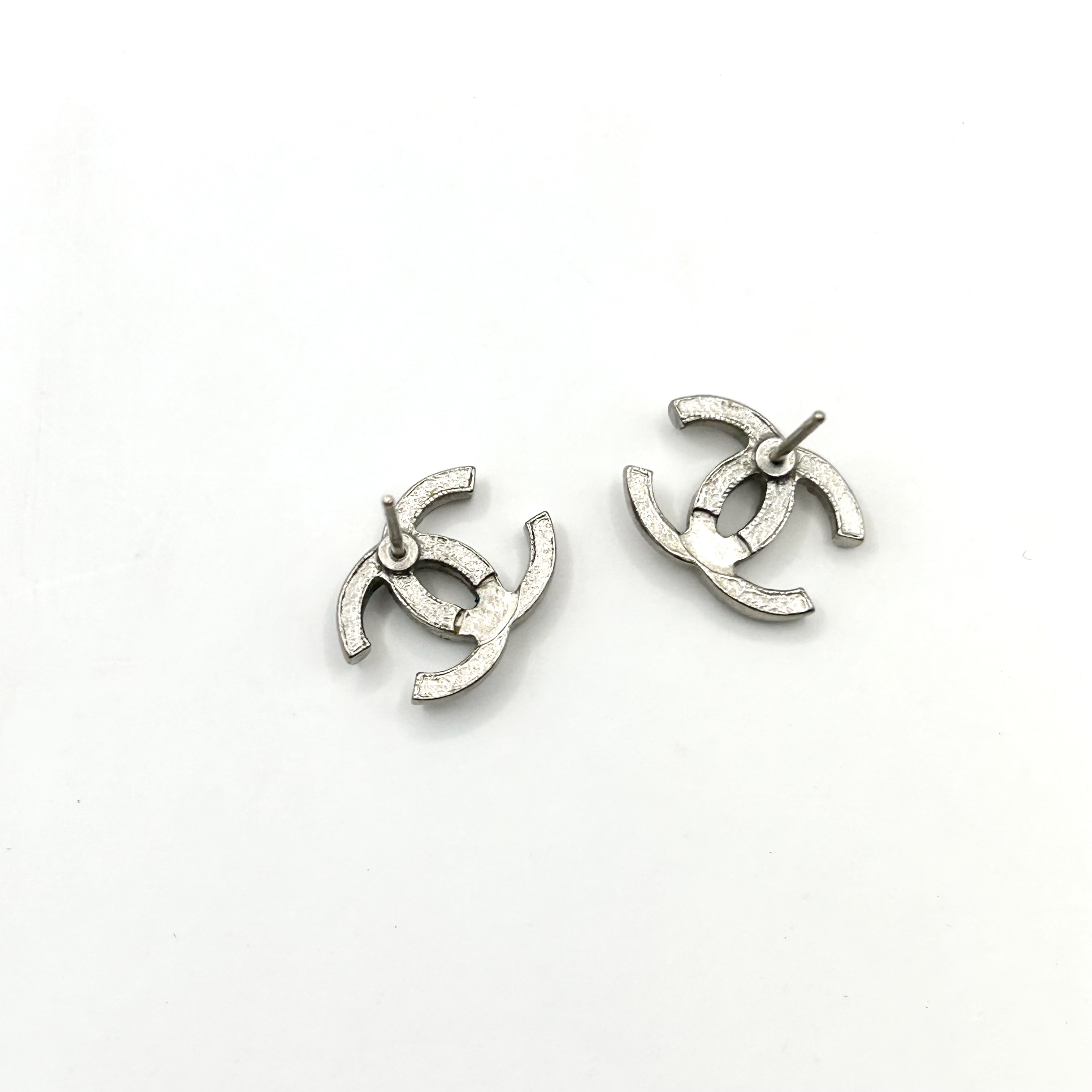 CHANEL silver cubic earring
