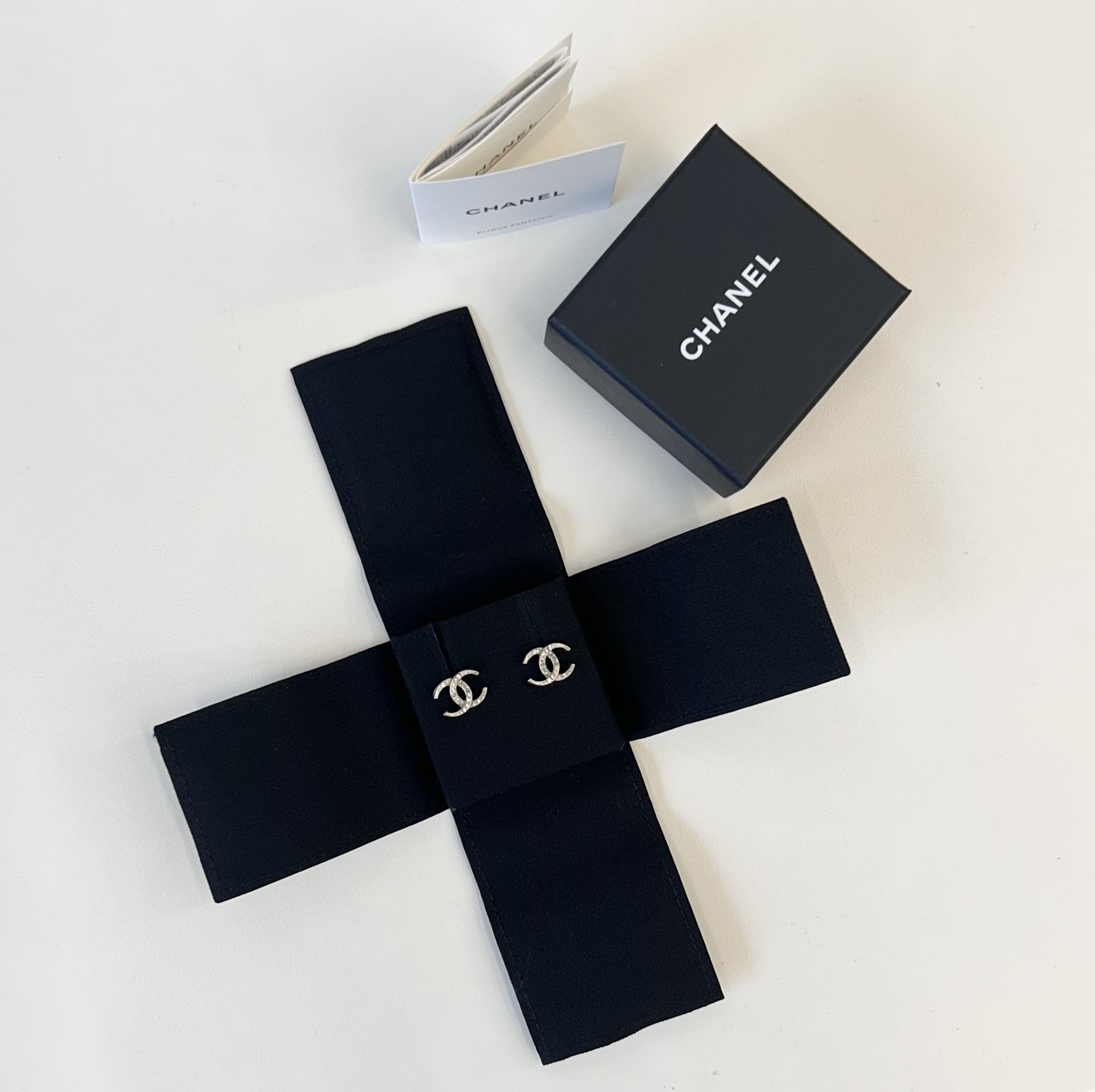 CHANEL silver cubic earring