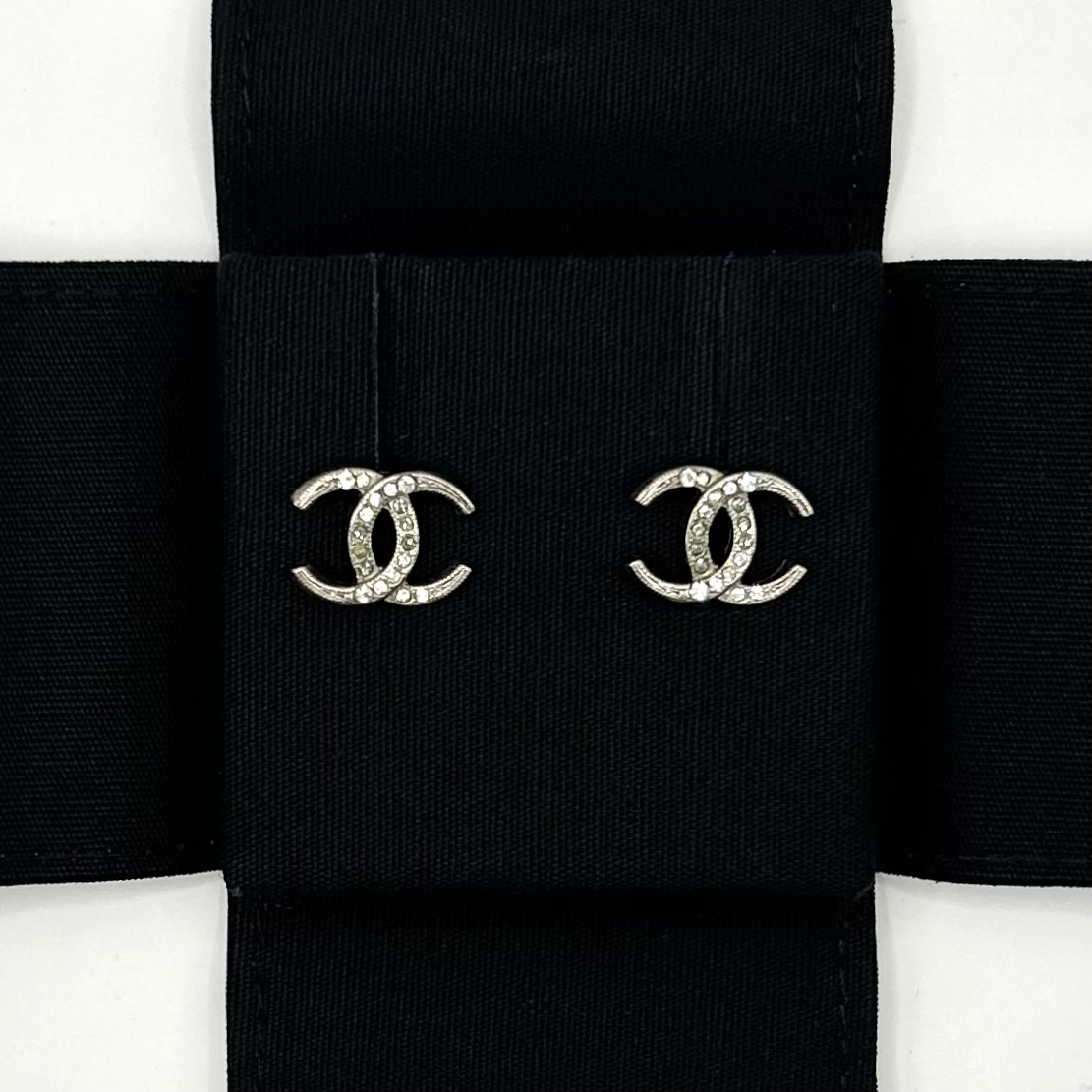 CHANEL silver cubic earring