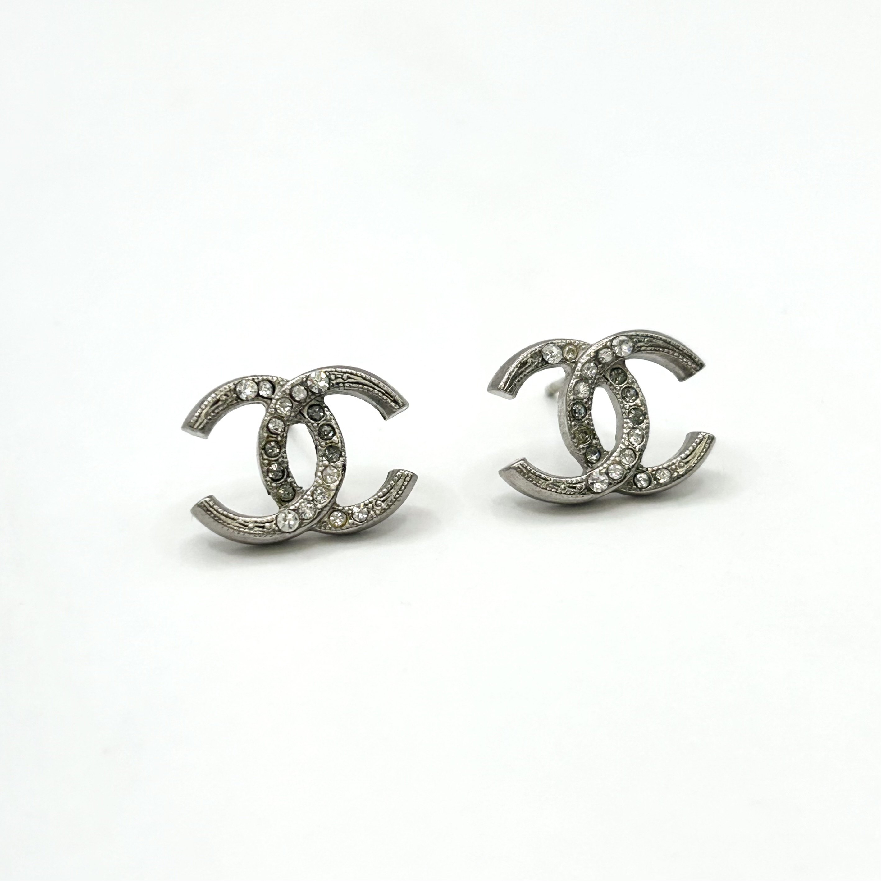CHANEL silver cubic earring