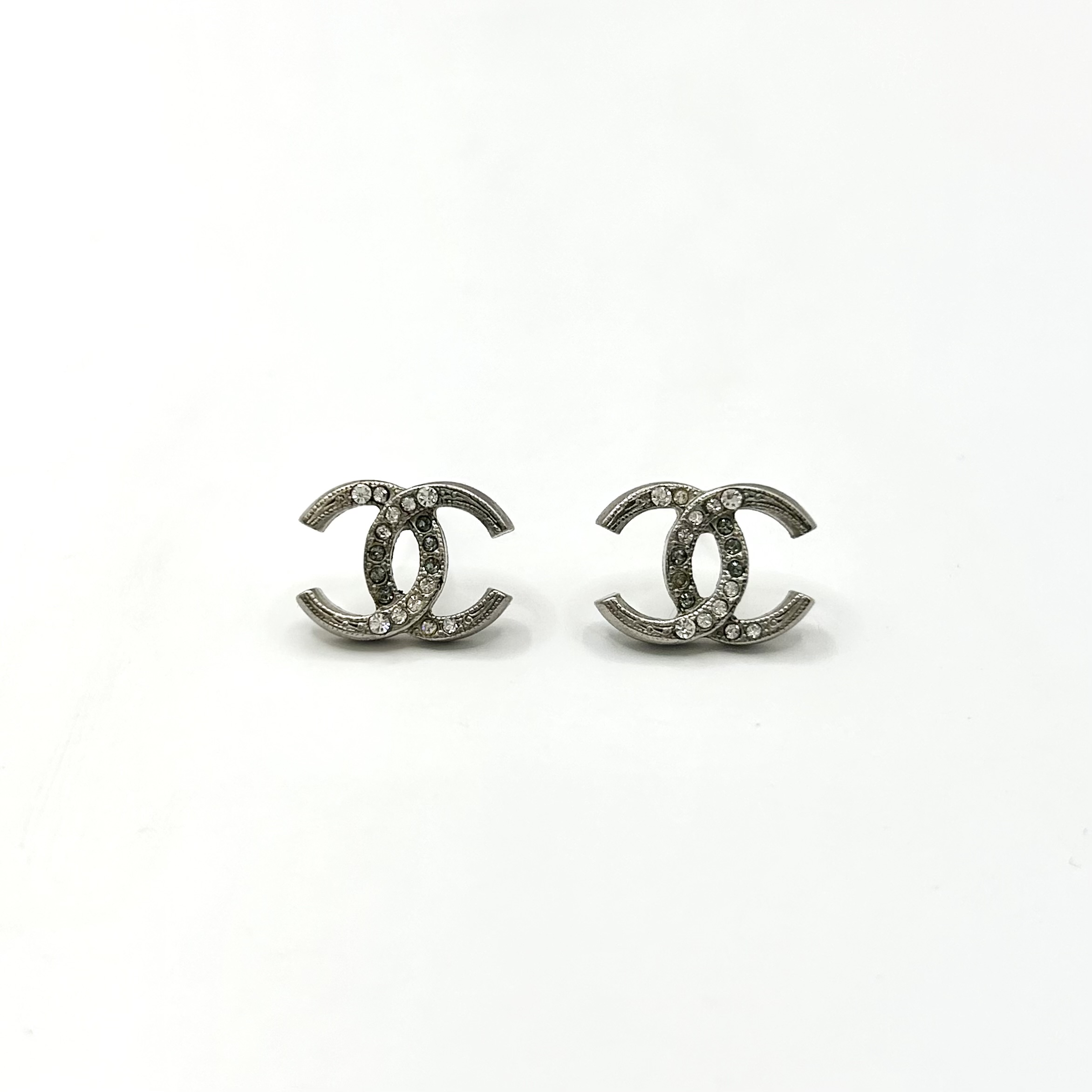 CHANEL silver cubic earring