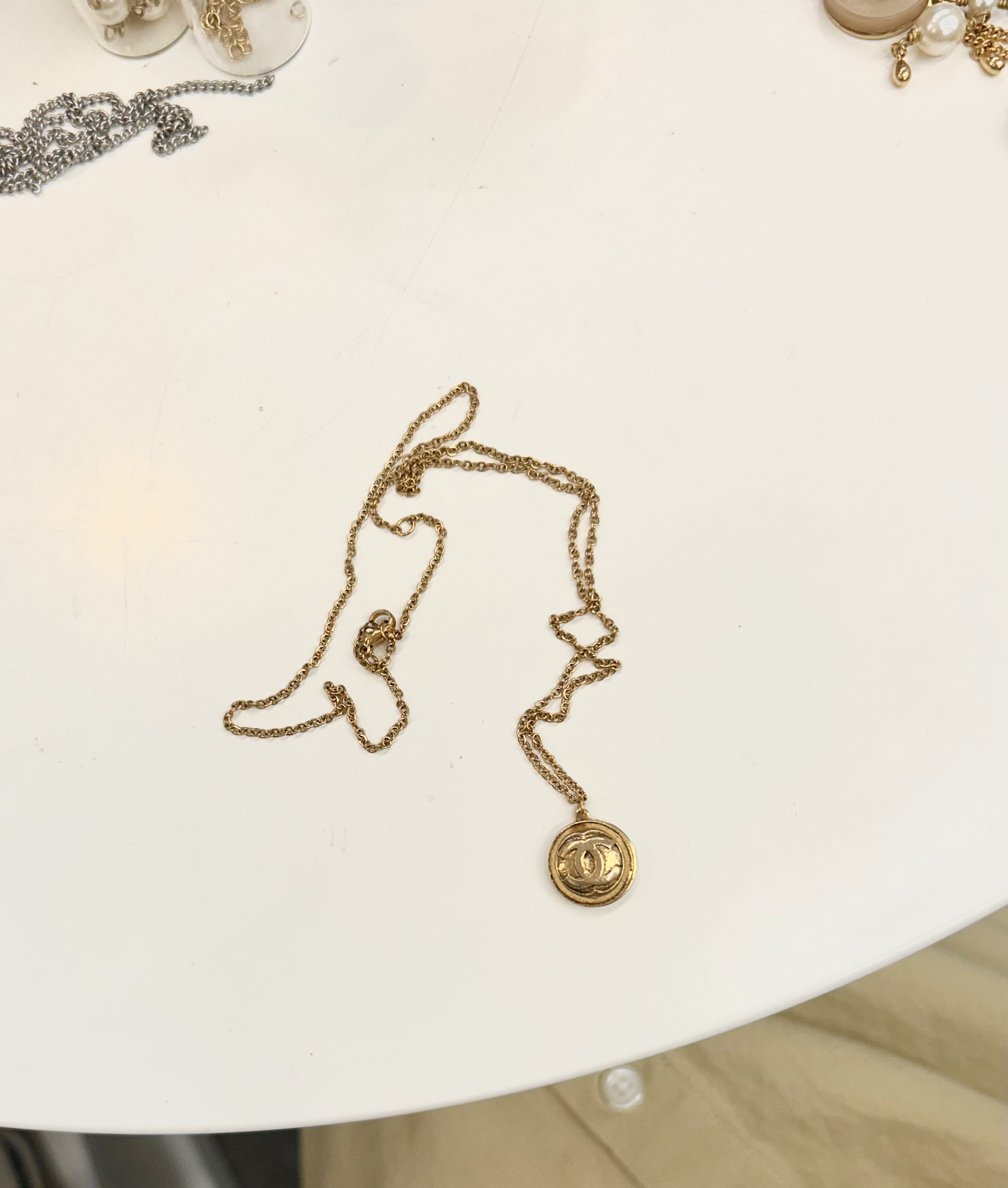 CHANEL button no.117