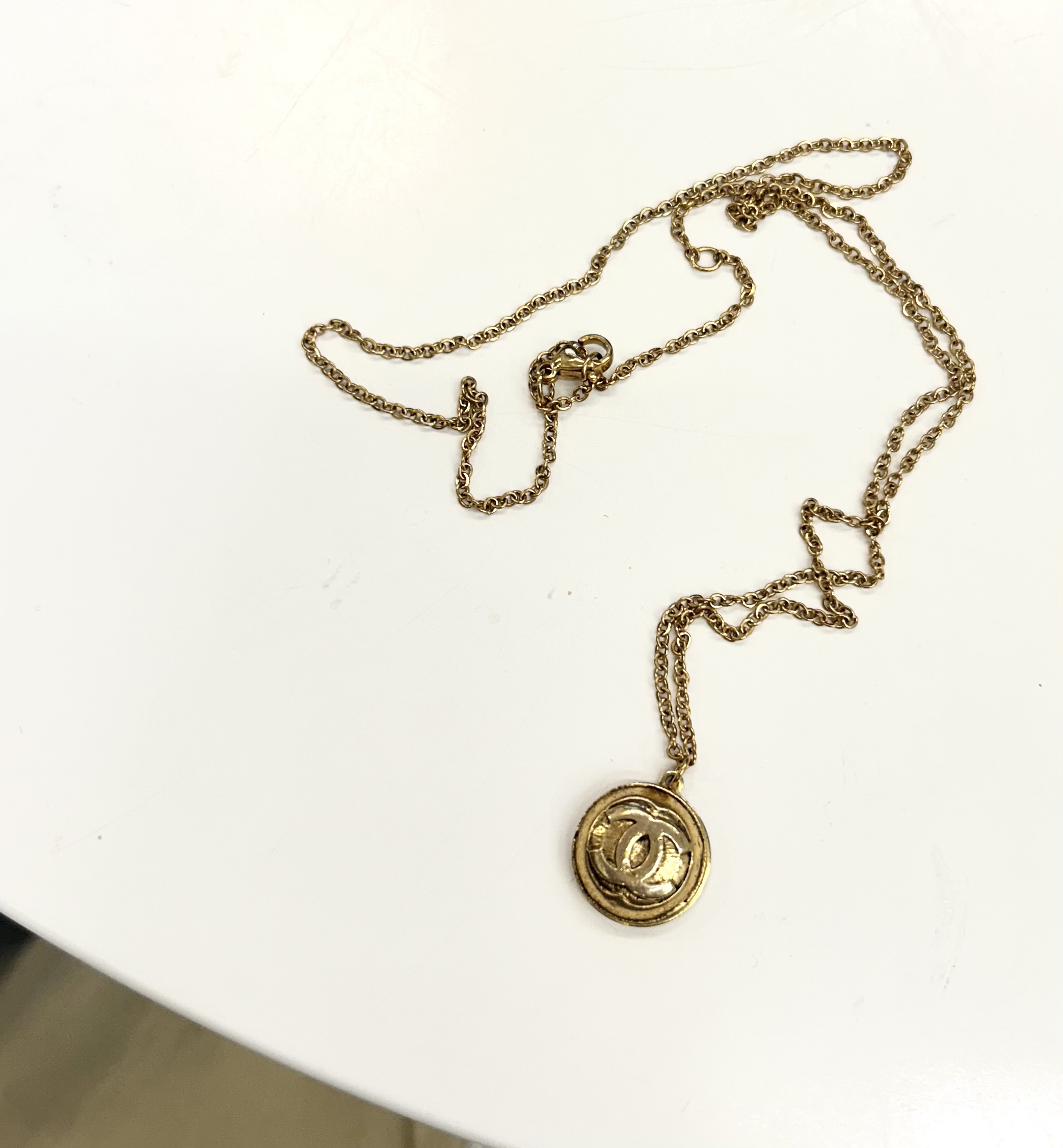 CHANEL button no.117