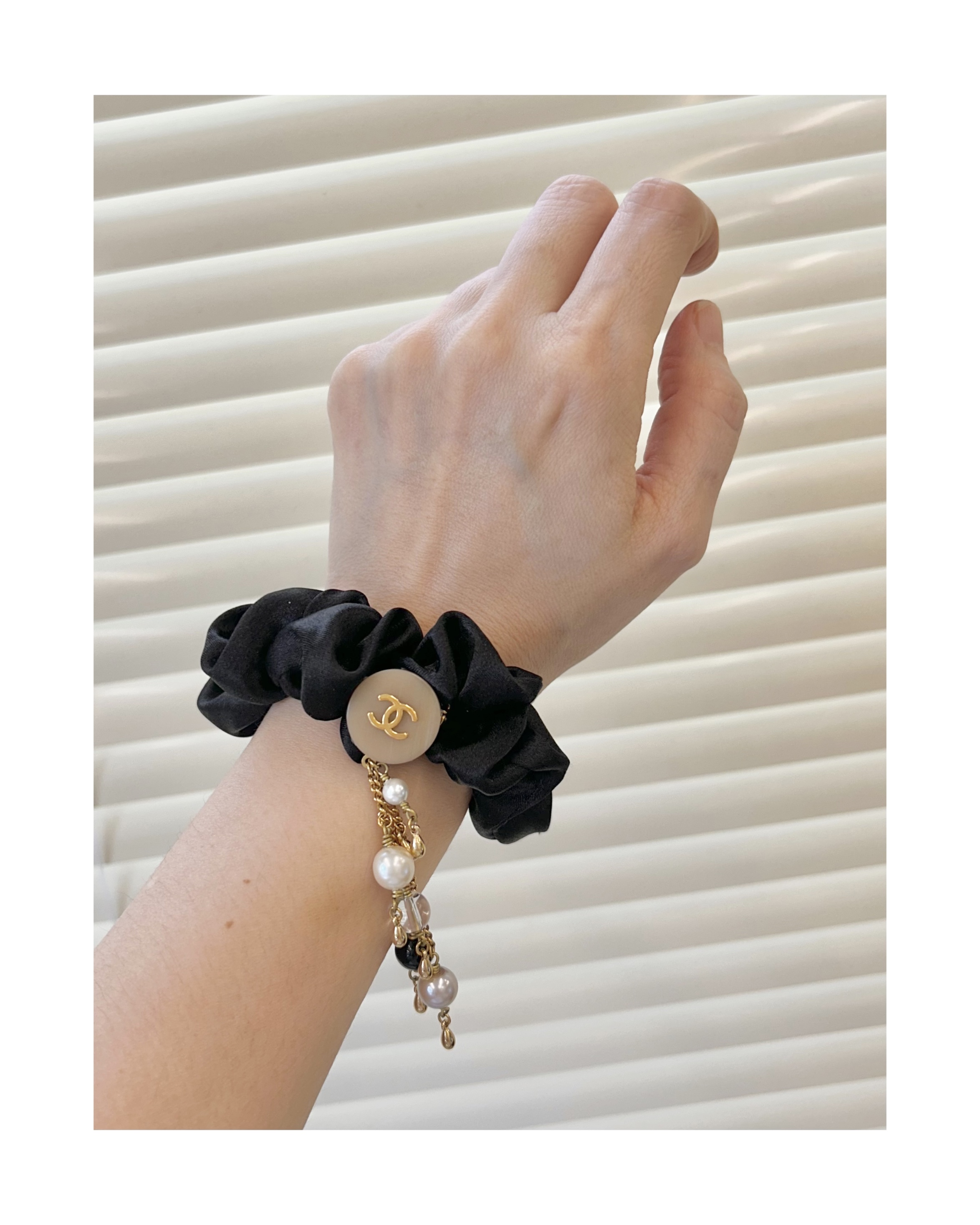CHANEL button no.118