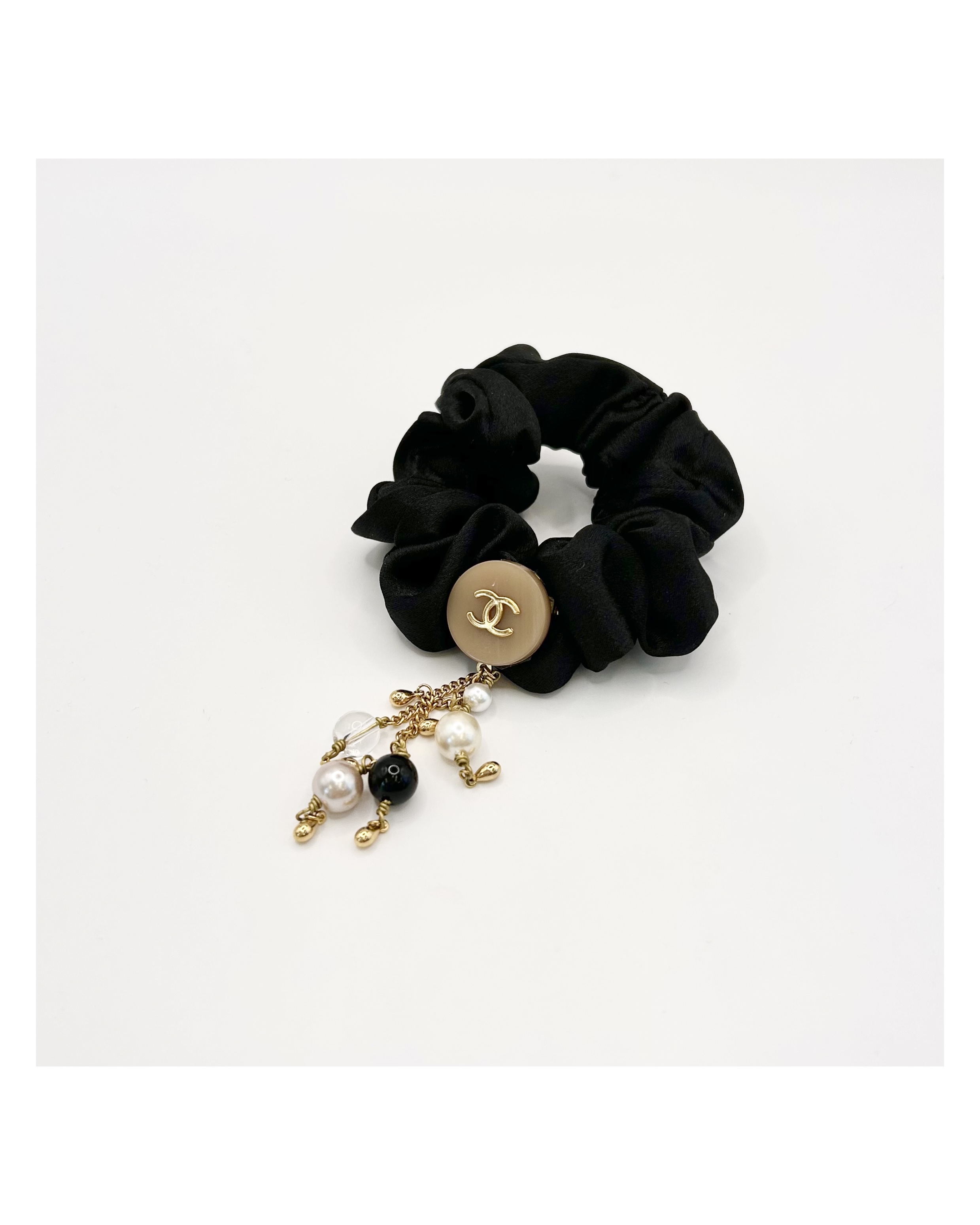 CHANEL button no.118