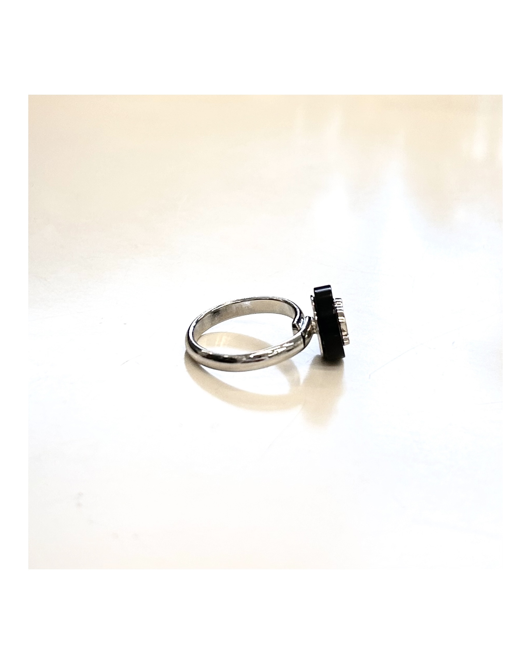 CHANEL button no.121