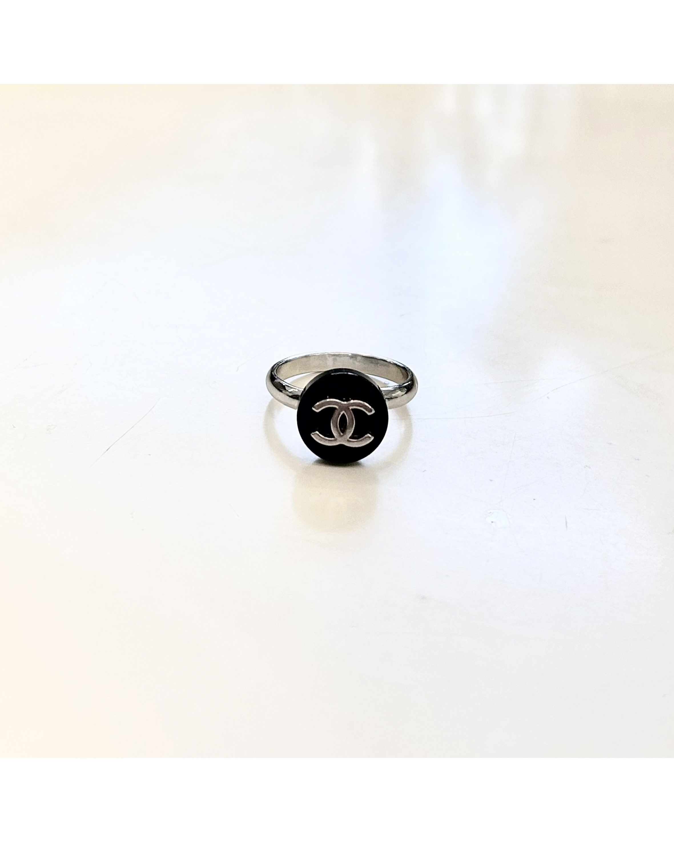CHANEL button no.121