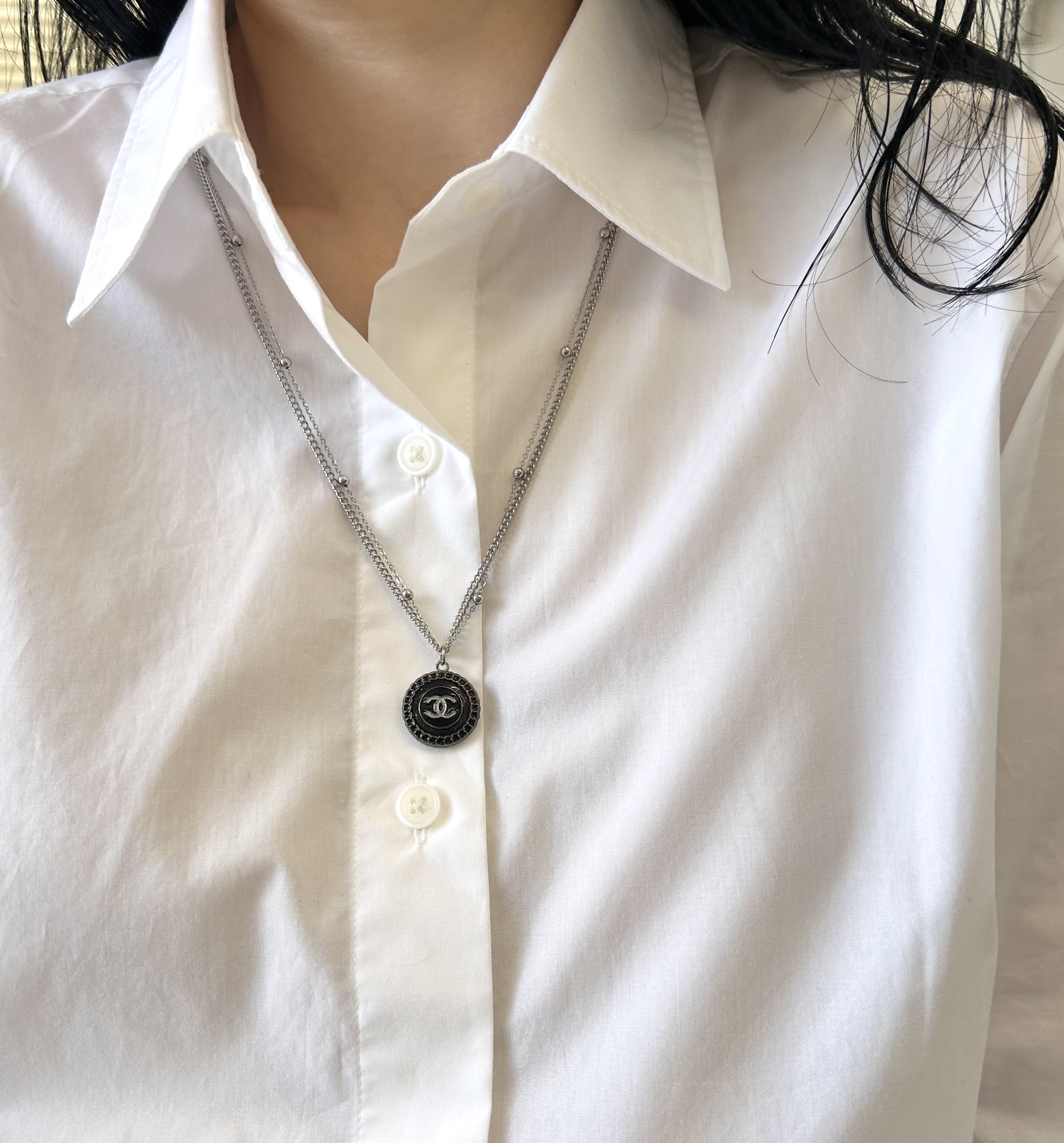 CHANEL button no.122