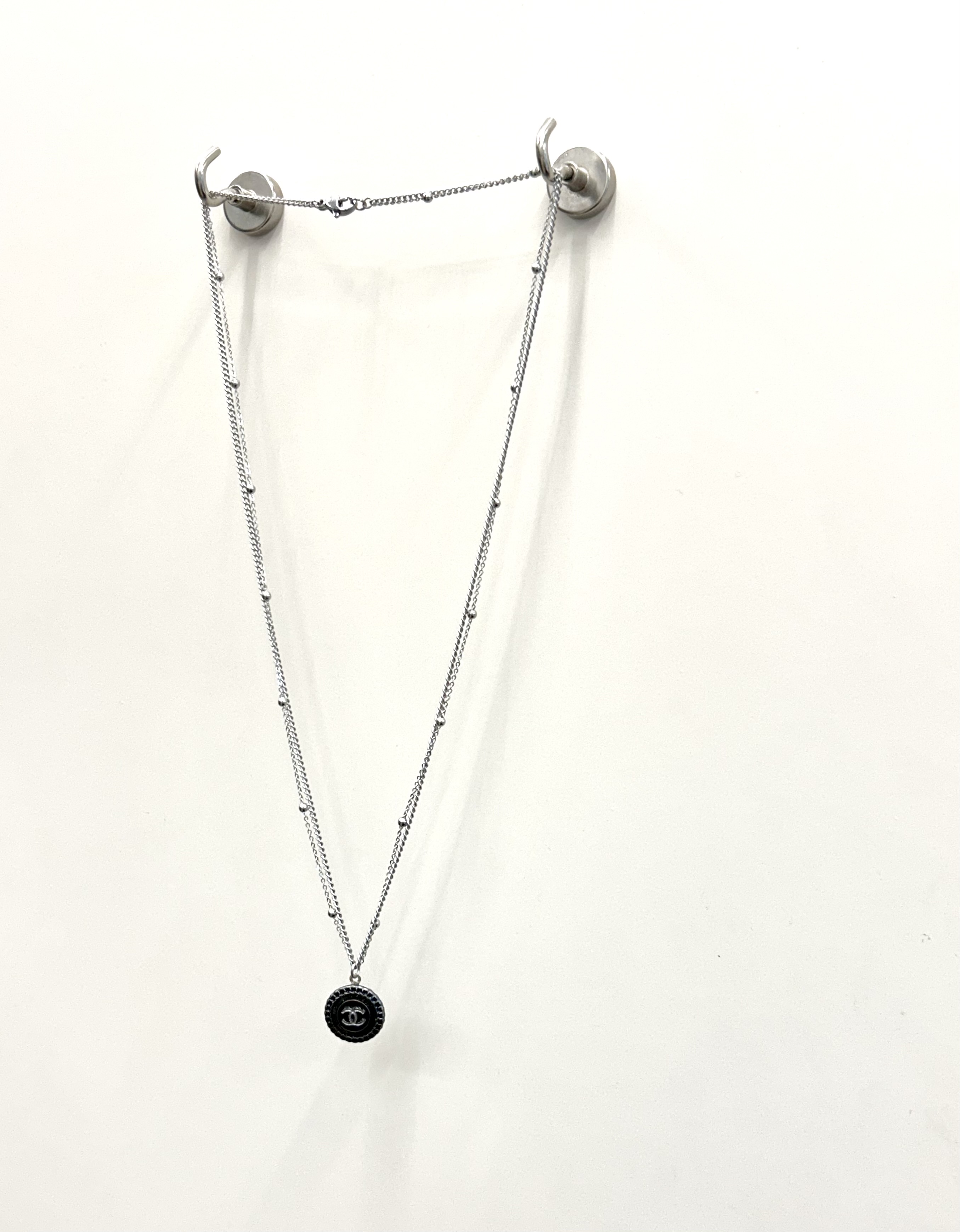 CHANEL button no.122