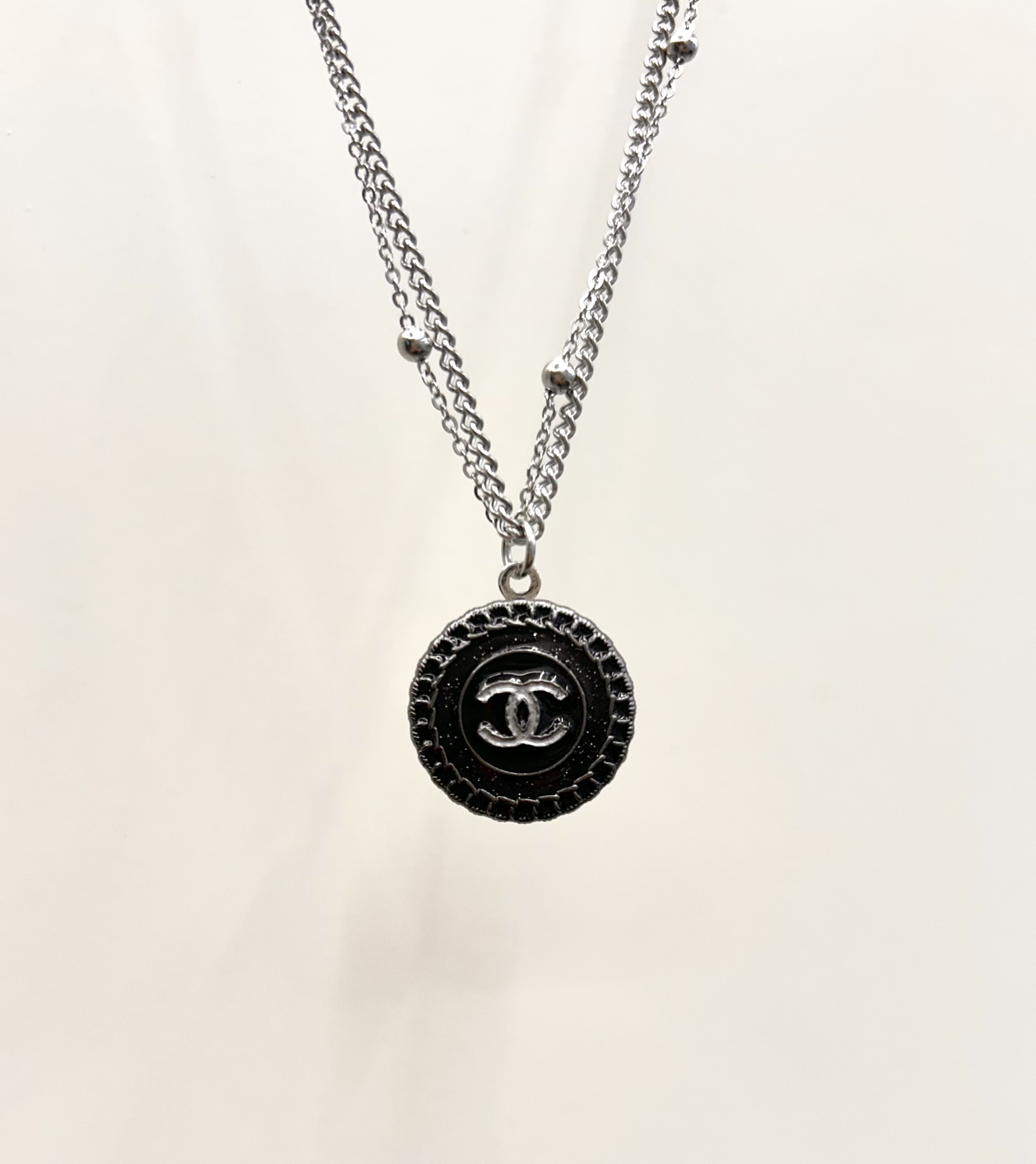 CHANEL button no.122
