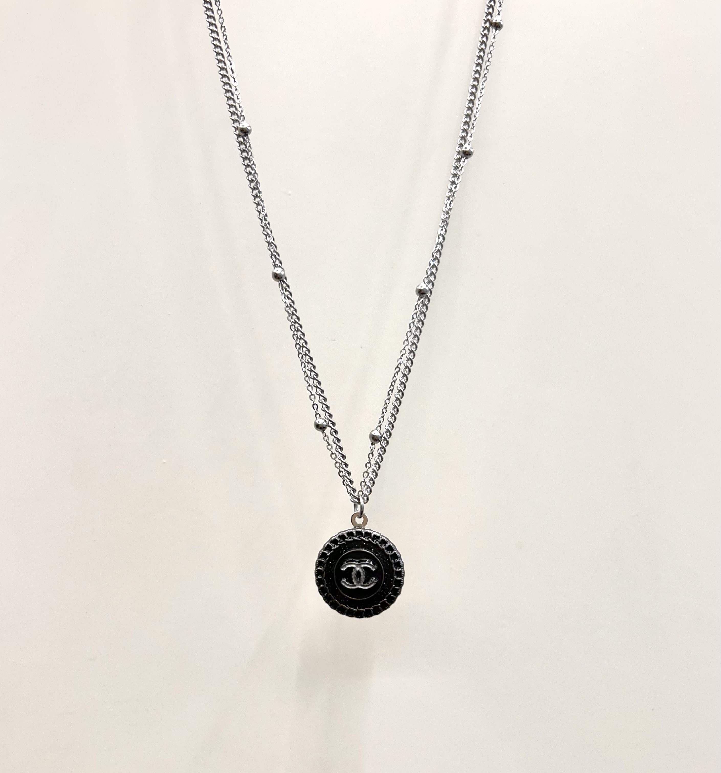 CHANEL button no.122
