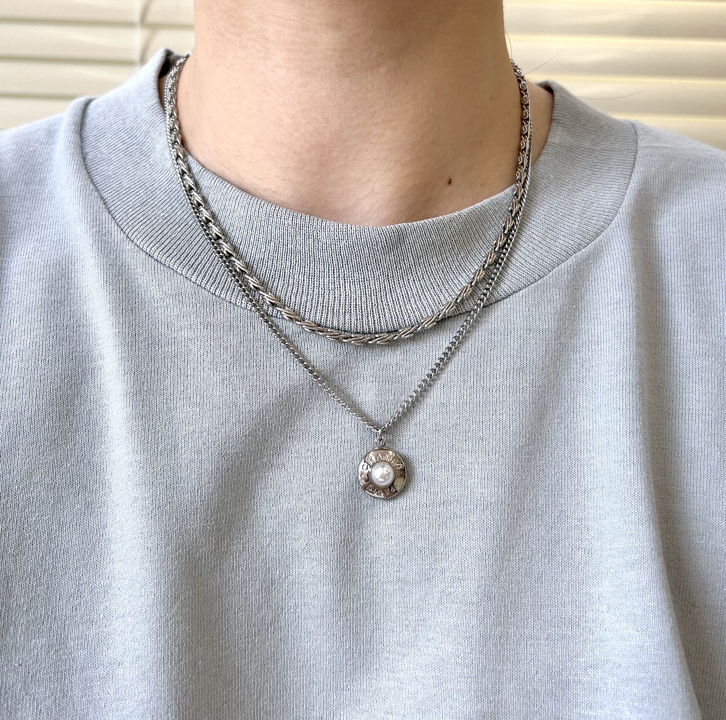 CHANEL button no.123
